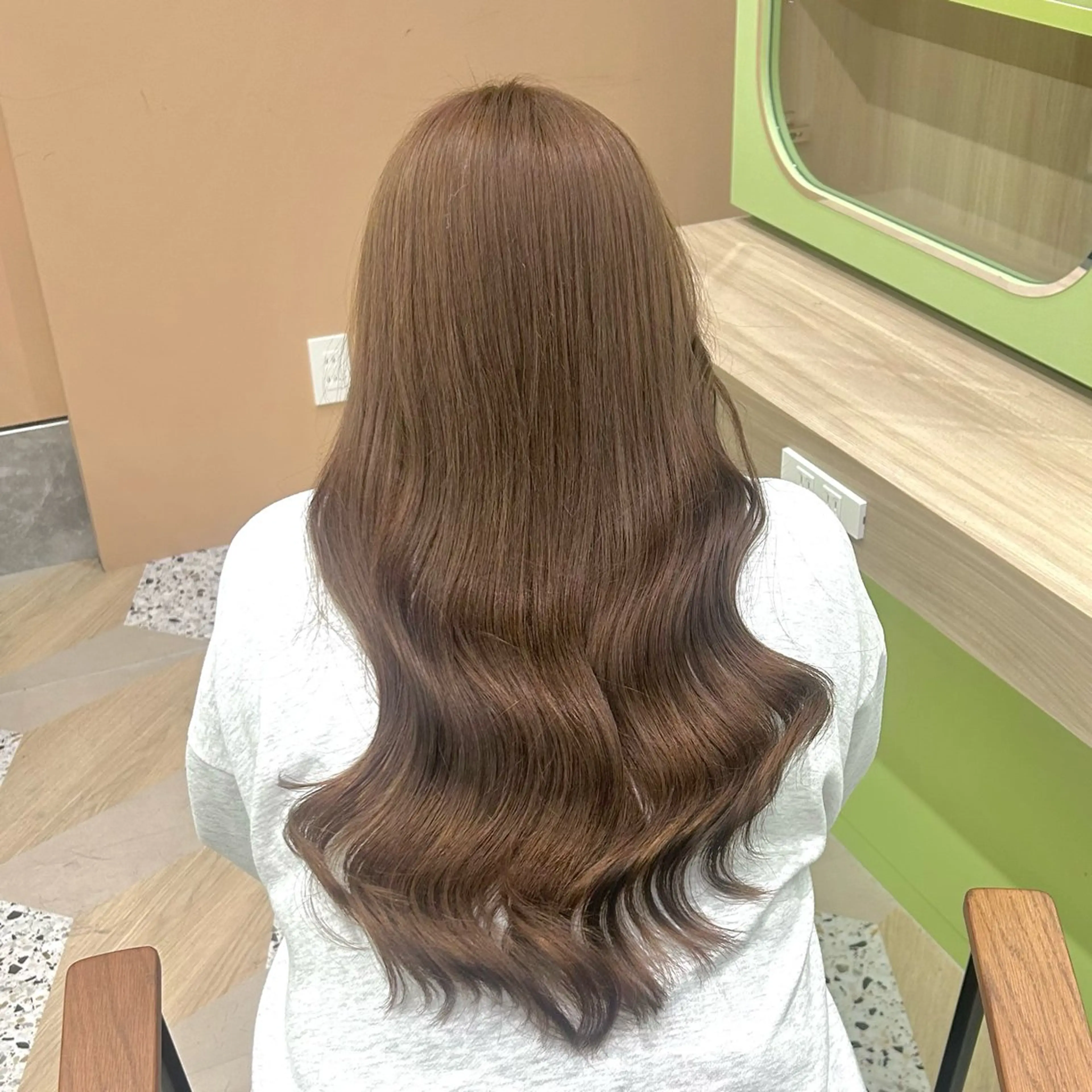 セミロング カラー ベージュカラー ブリーチ ブラウンカラー ショコラベージュ 透明感カラー カット ヘアカラー トリートメント ブリーチなしベージュ /ヘアセット/ミユのヘアスタイル