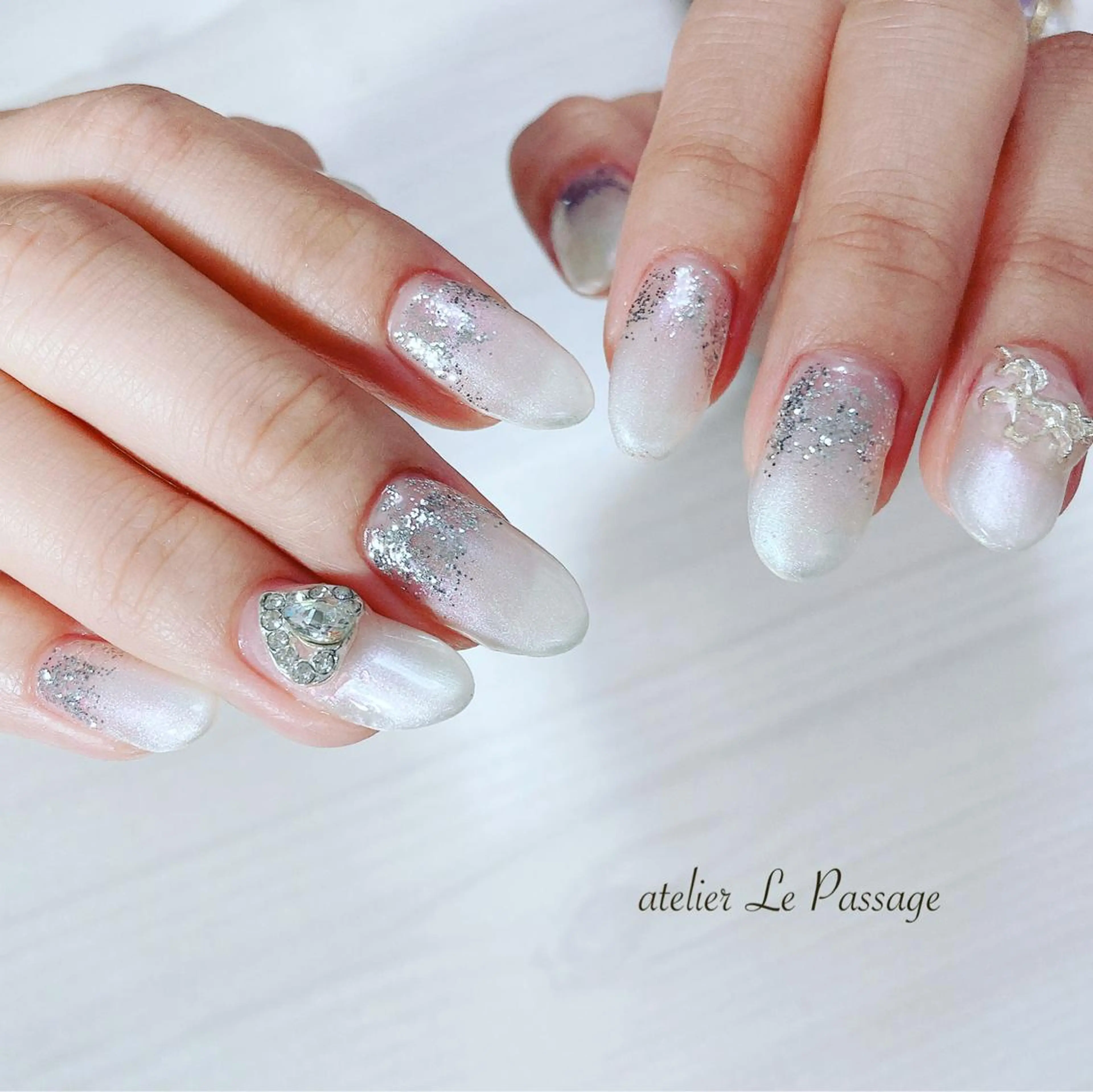 ネイル ジェルネイル キラキラネイル オフィスネイル パラジェル シンプルネイル Atelier Le Passage所属・h nakatsukaのネイルデザイン