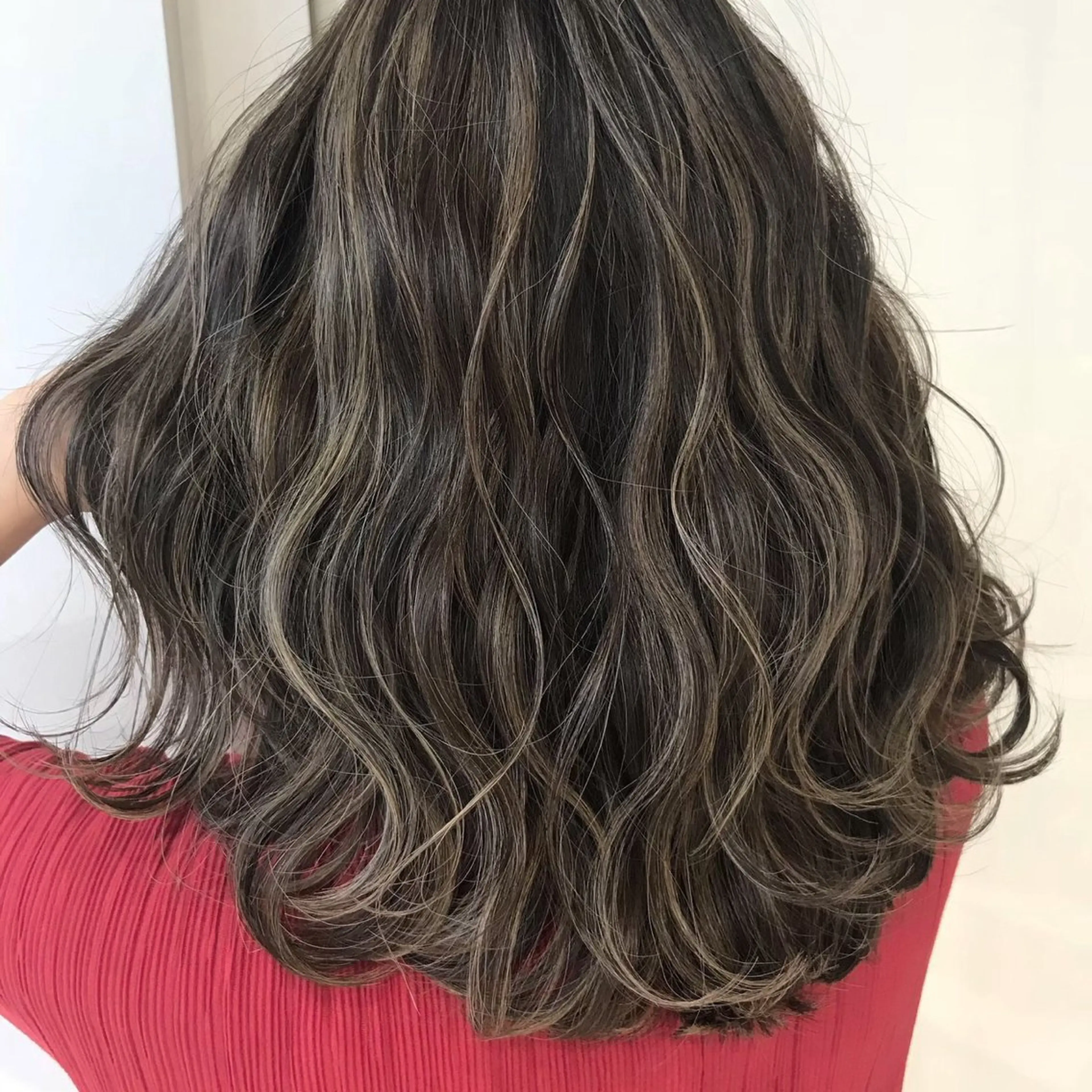 ミディアム 推し活に可愛く艶モテ カラー/巻きキョウコのヘアスタイル