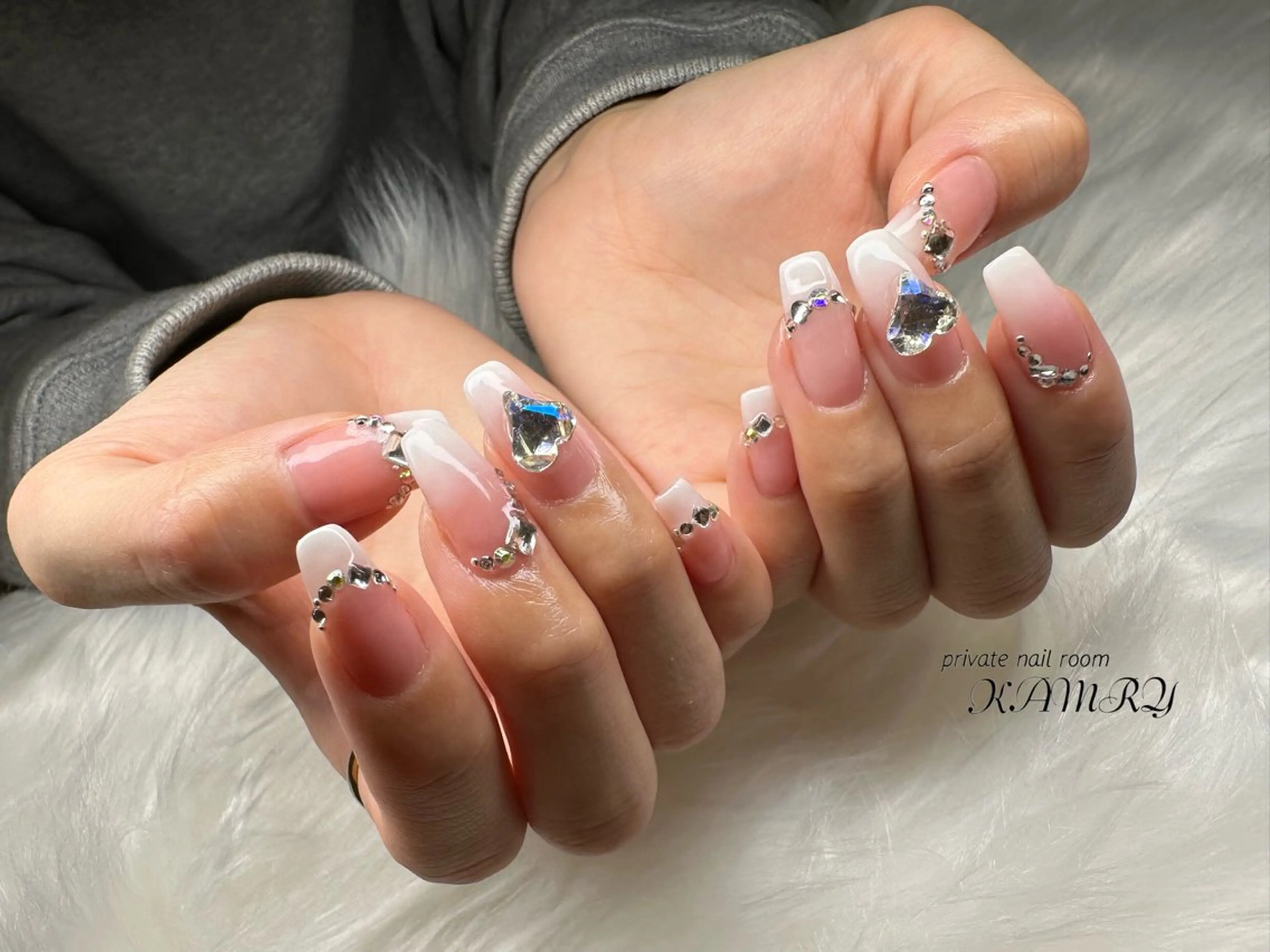 ネイル ストーンネイル ハンドネイル La ala nailのネイルデザイン