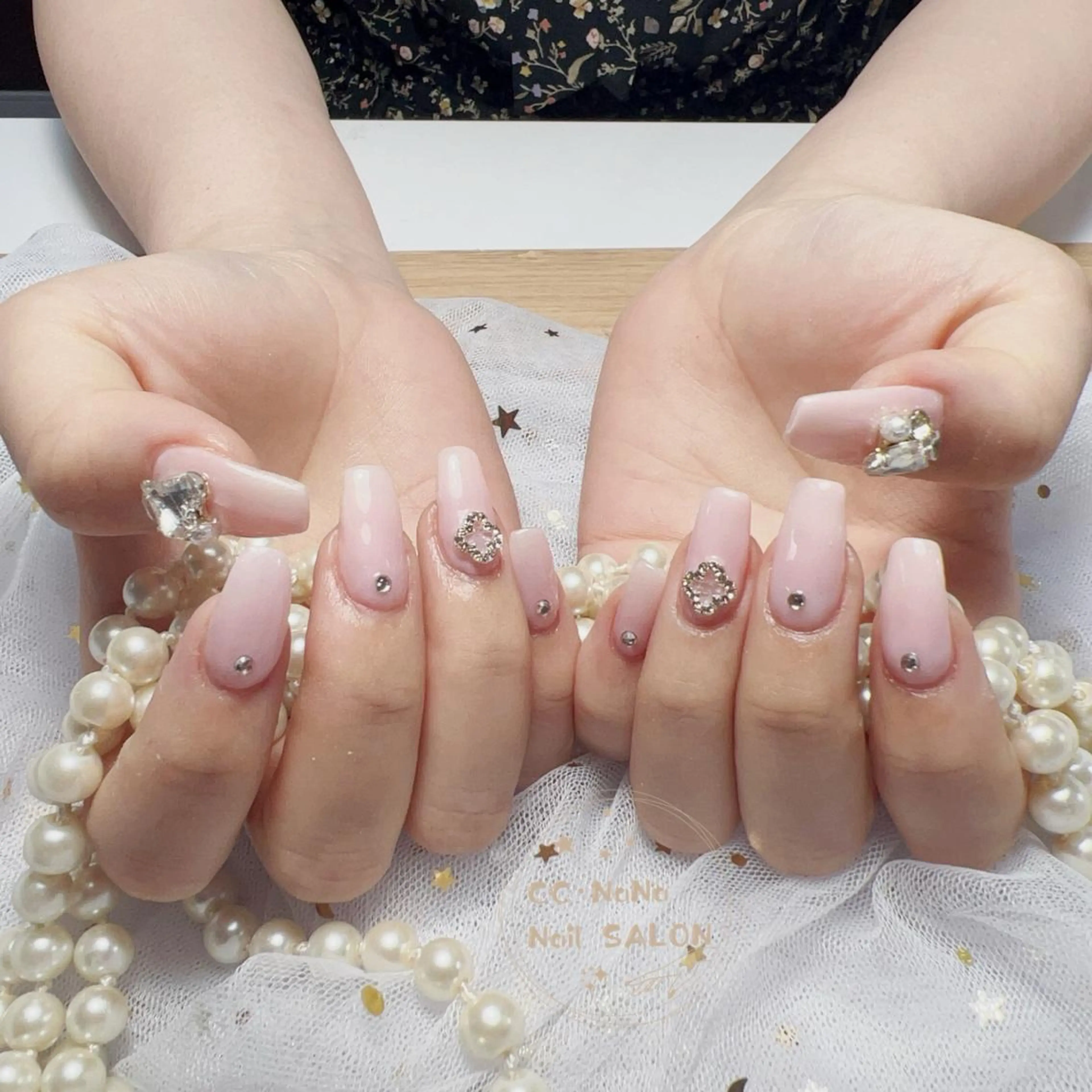 ネイル ストーンネイル ハンドネイル 💎CC・NaNa 韓国風ネイル🌙のネイルデザイン
