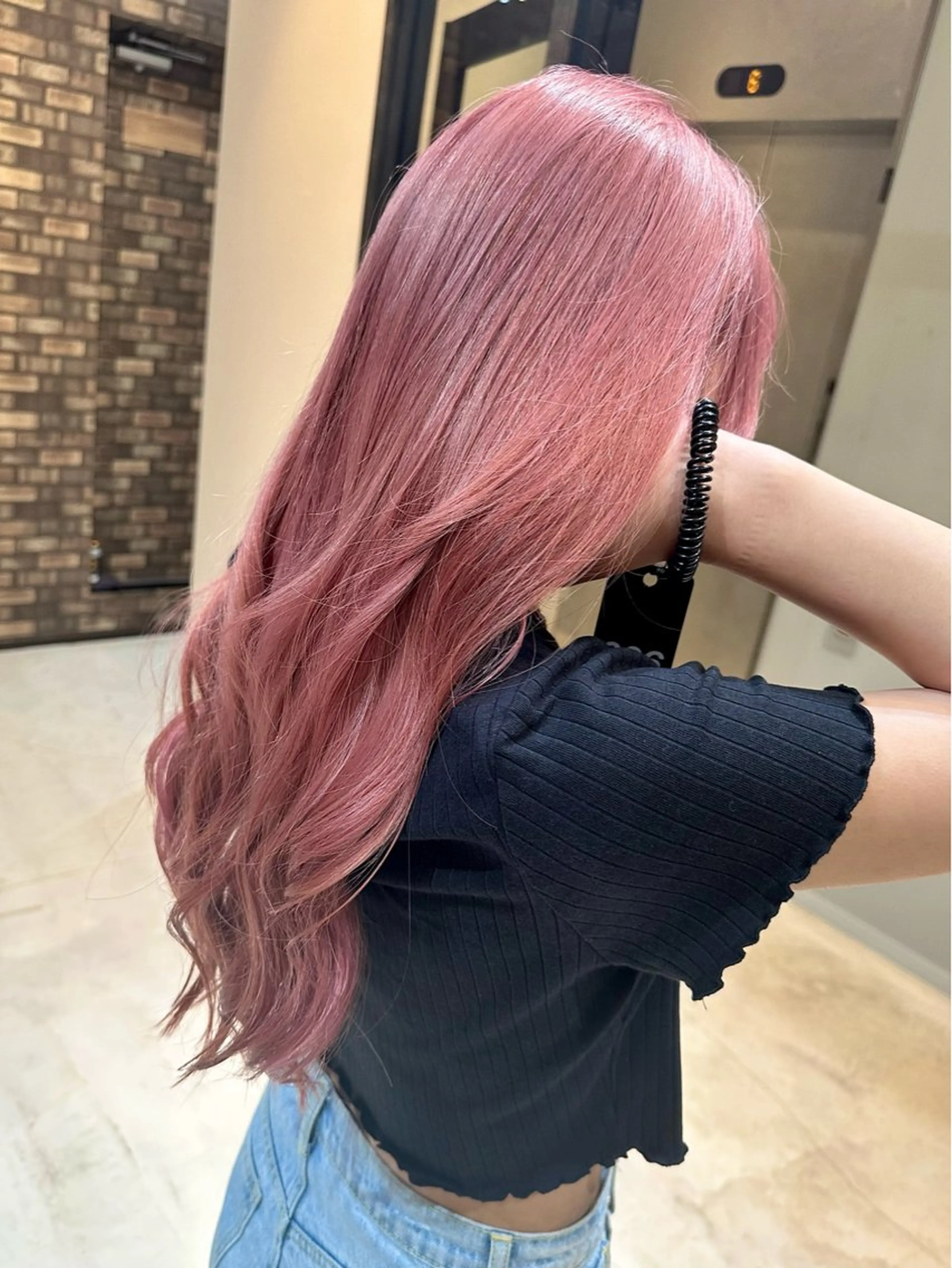 ロング 🔷ブリーチバレイヤ ージュ🔷飯野達也のヘアスタイル