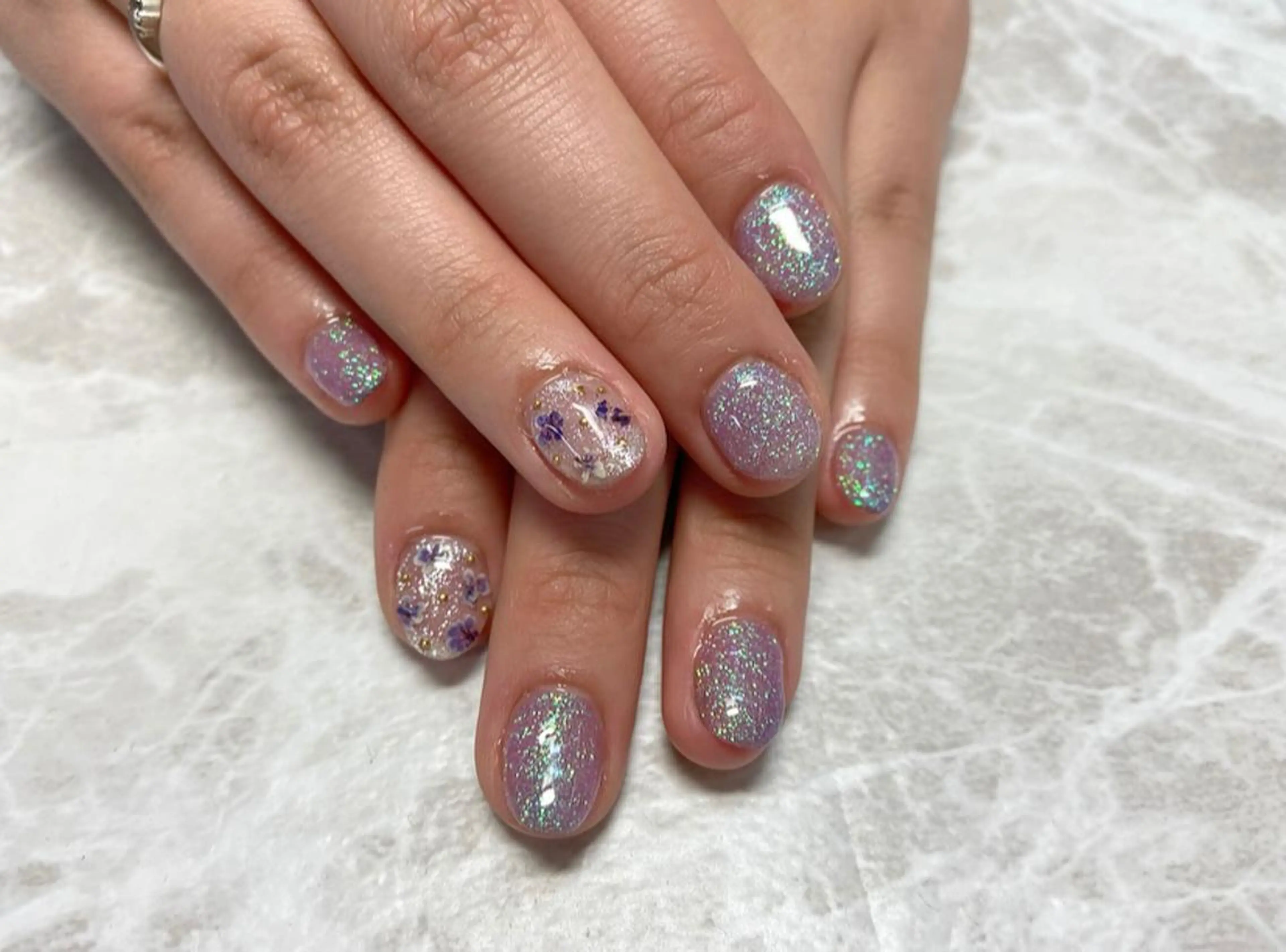 ネイル アートネイル フラワーネイル ラメ(グリッター) パープル 春ネイル 🧸熊谷 かほ🧸のネイルデザイン