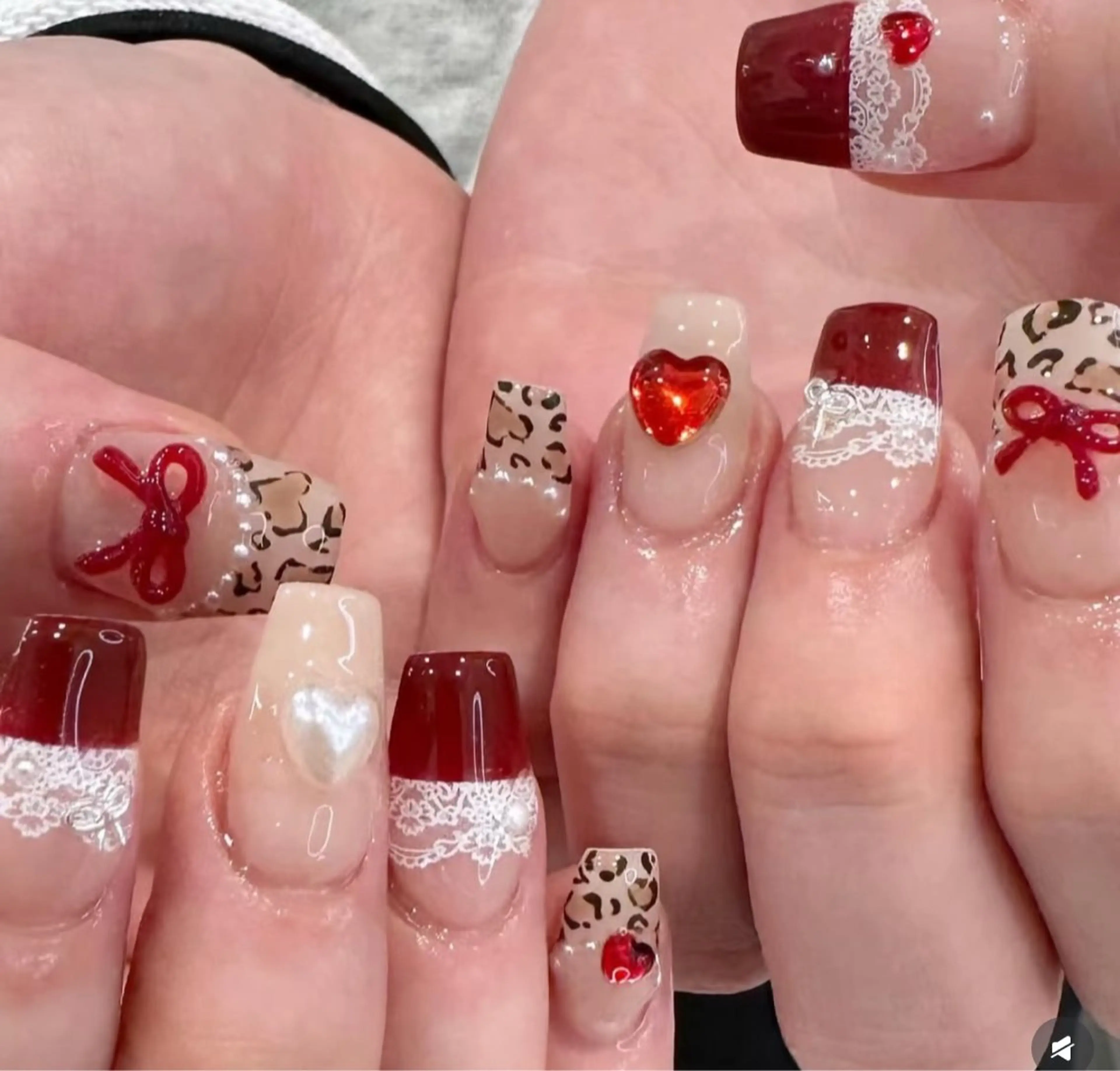ネイル チークネイル 長さ出し フレンチネイル ガーリー 韓国ネイル ハンドネイル ハンドケア Sun Nail 池袋のエステ・リラクイメージ