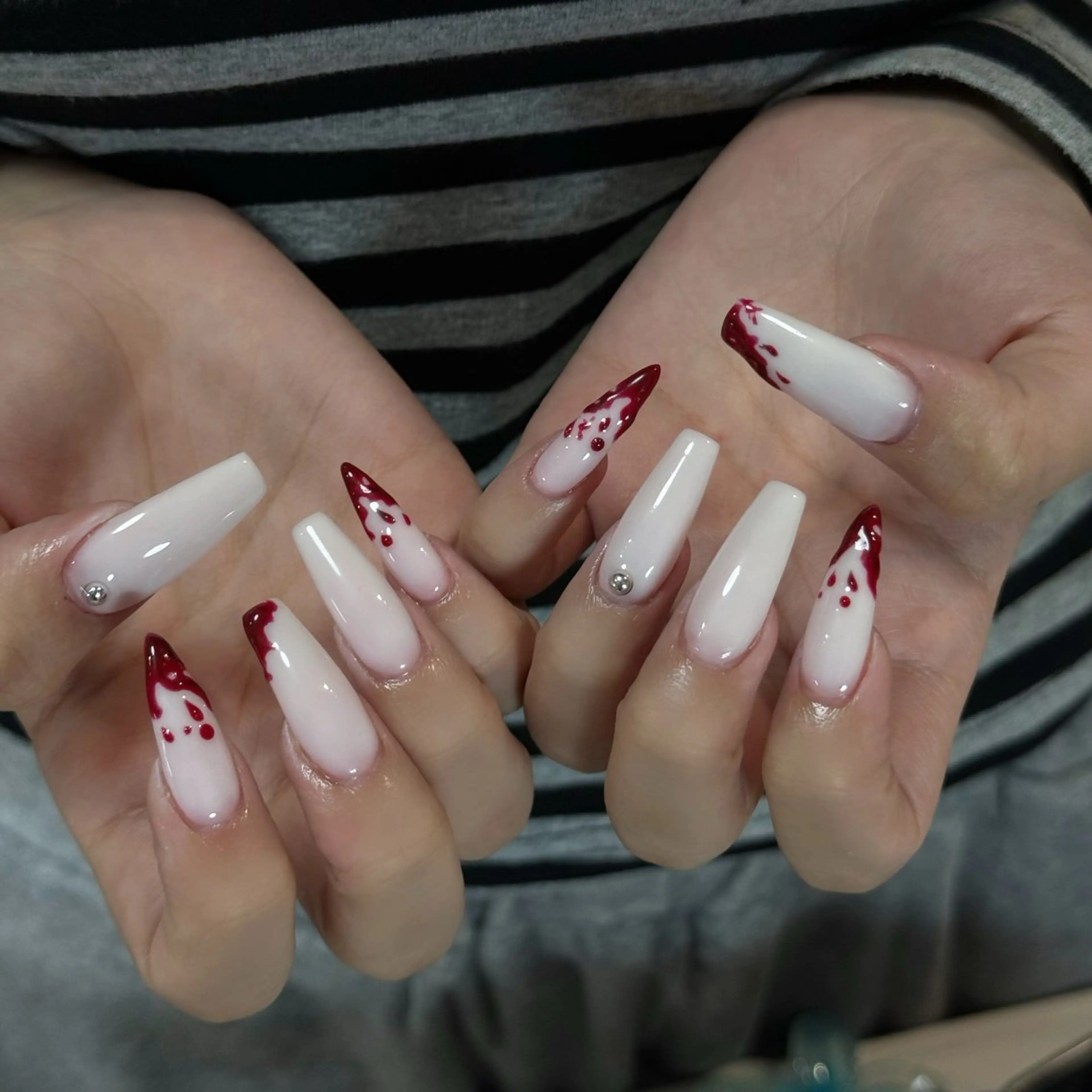 ネイル ボルドー ブラウン チークネイル ドット フットネイル ハンドネイル Julli nail studio所属・Julli NailStudioのネイルデザイン