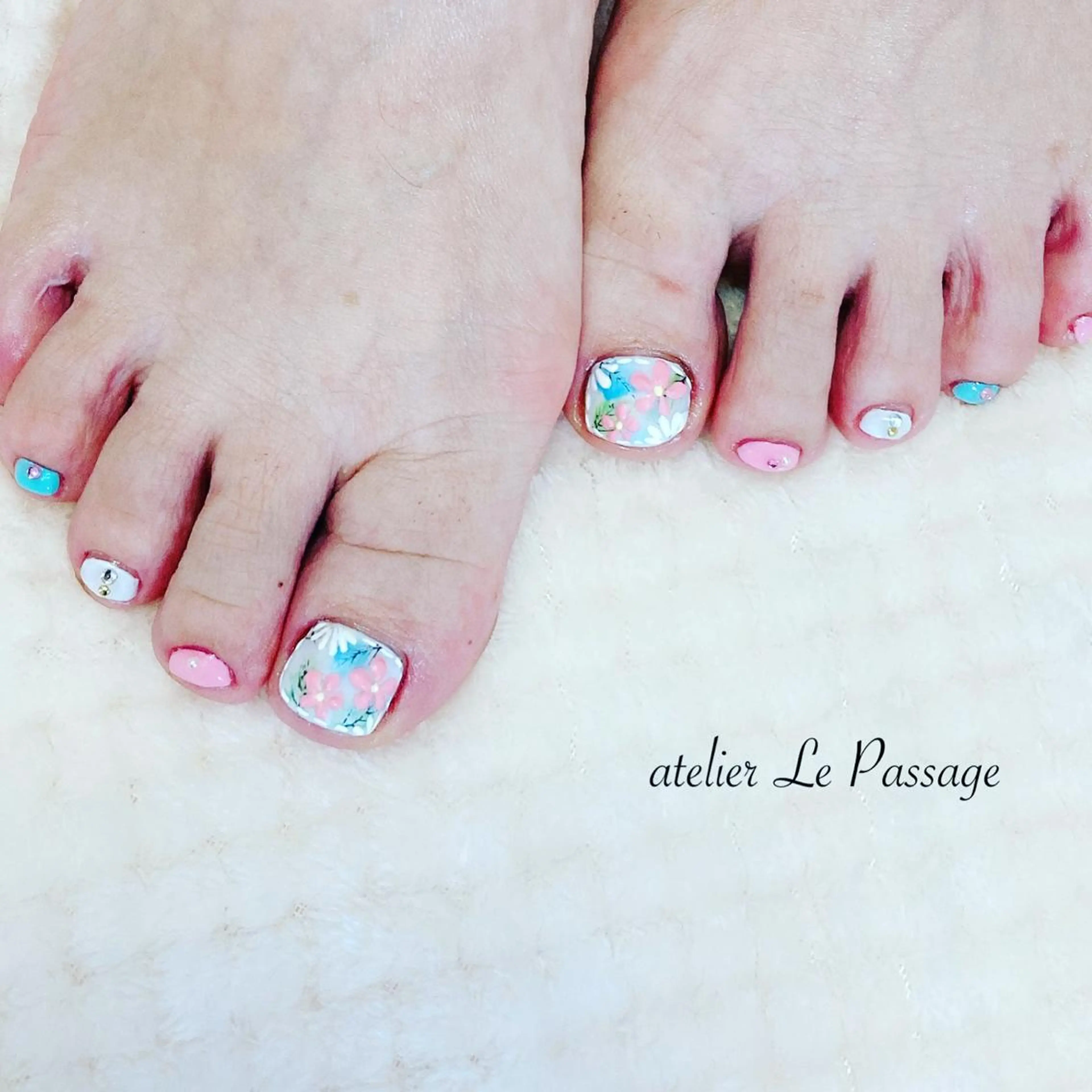 ネイル フラワーネイル フットネイル ジェルネイル パラジェル パステルネイル Atelier Le Passage所属・h nakatsukaのネイルデザイン