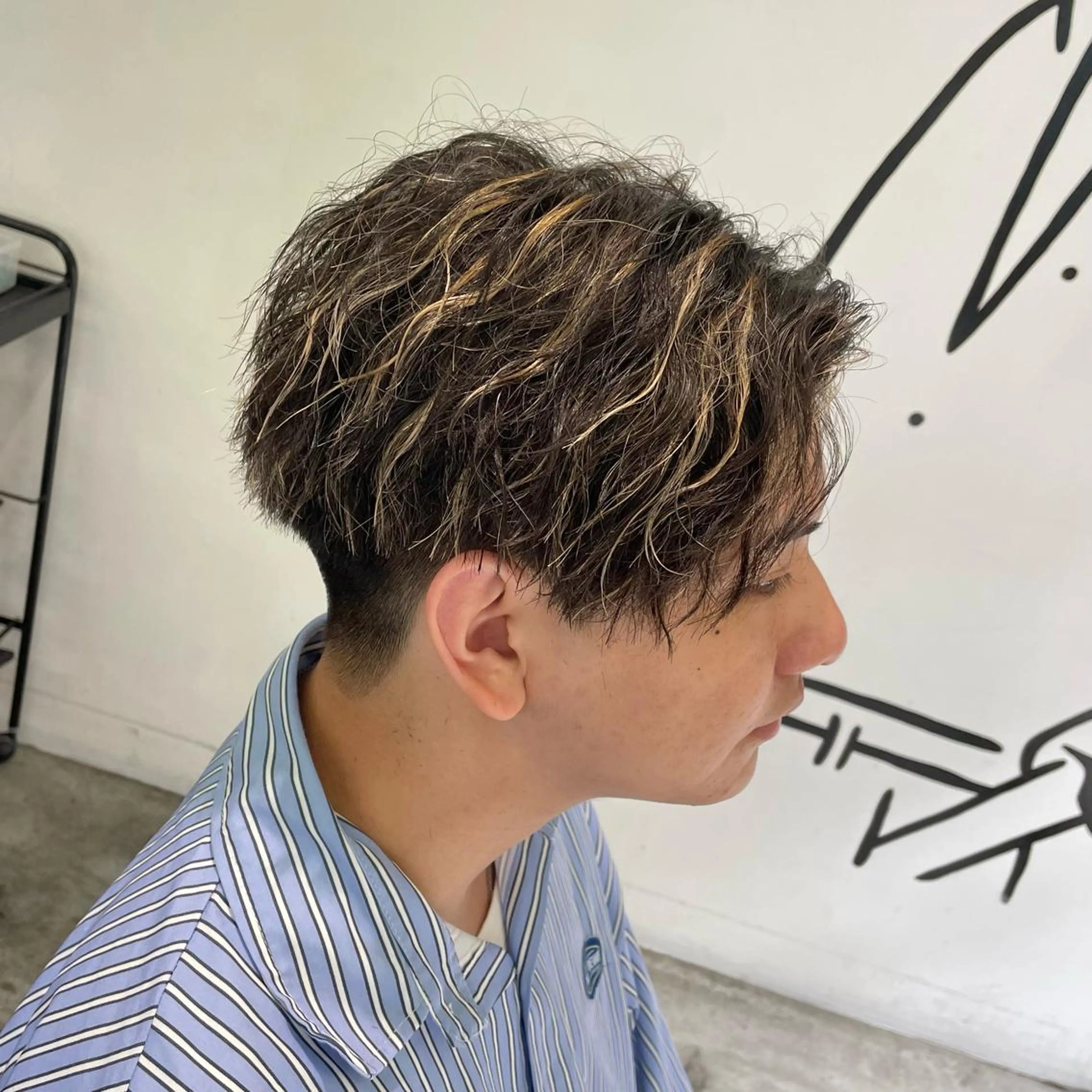 ショート カラー パーマ メンズ メンズハイライト メンズパーマ ハイライトカラー ハイライト カット ヘアカラー パーマ メンズ特化美容師/ 藤戸 椋のヘアスタイル