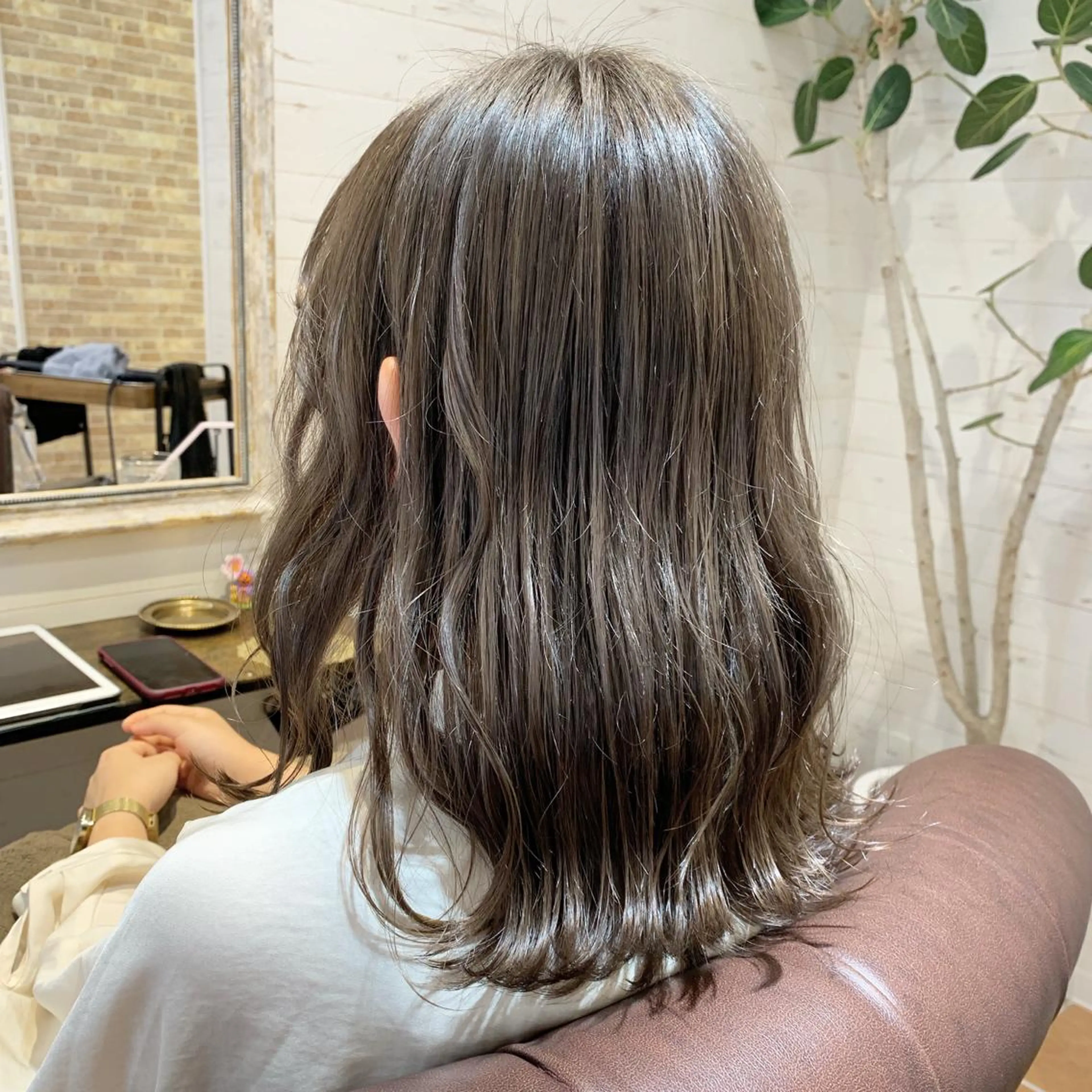 ミディアム カラー グレージュ オリーブグレージュ オリーブグレー カット ヘアカラー トリートメント ✨艶髪✨透明感✨ 山内大樹のヘアスタイル