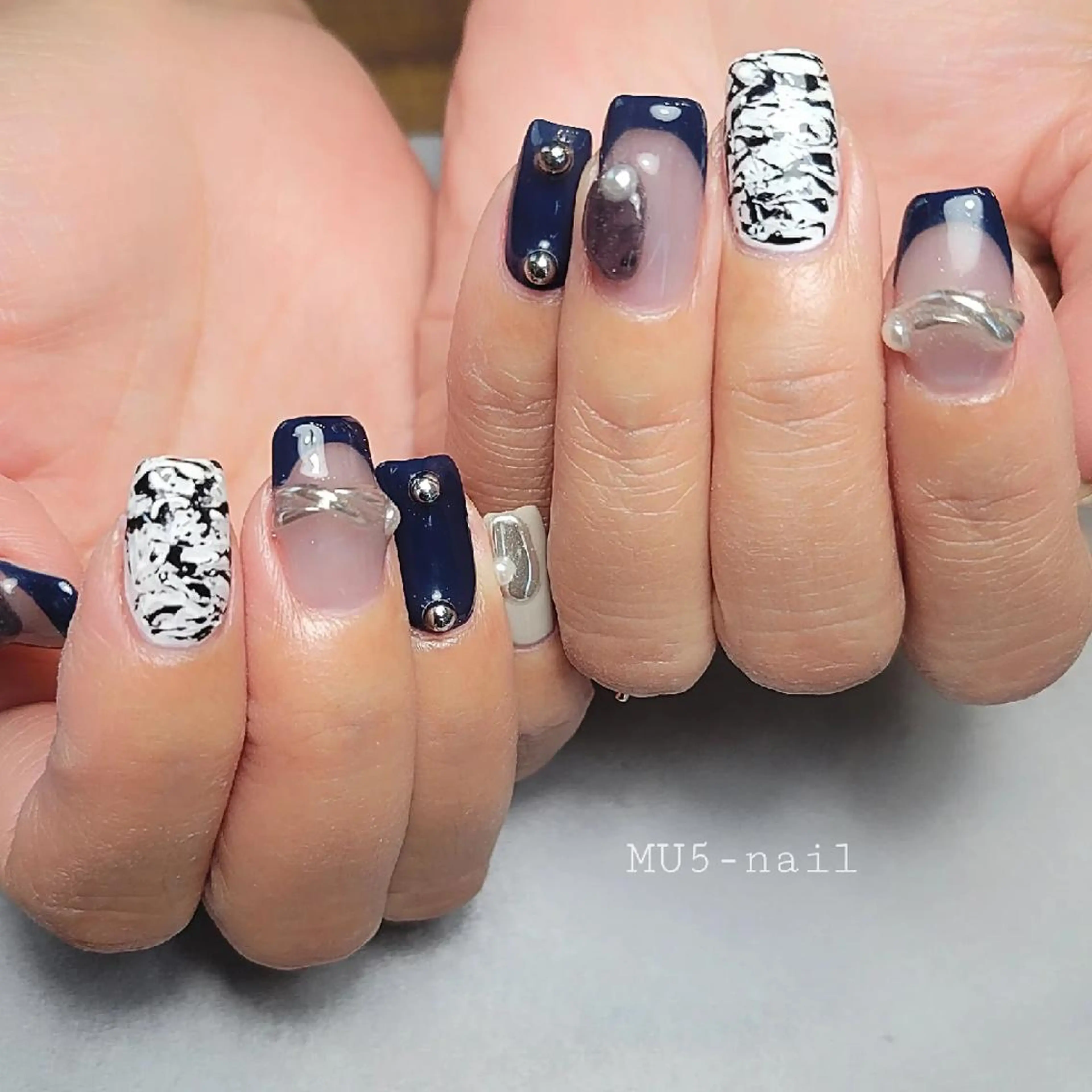 ネイル ニュアンスネイル MU5-nail 金山ネイルサロンのネイルデザイン