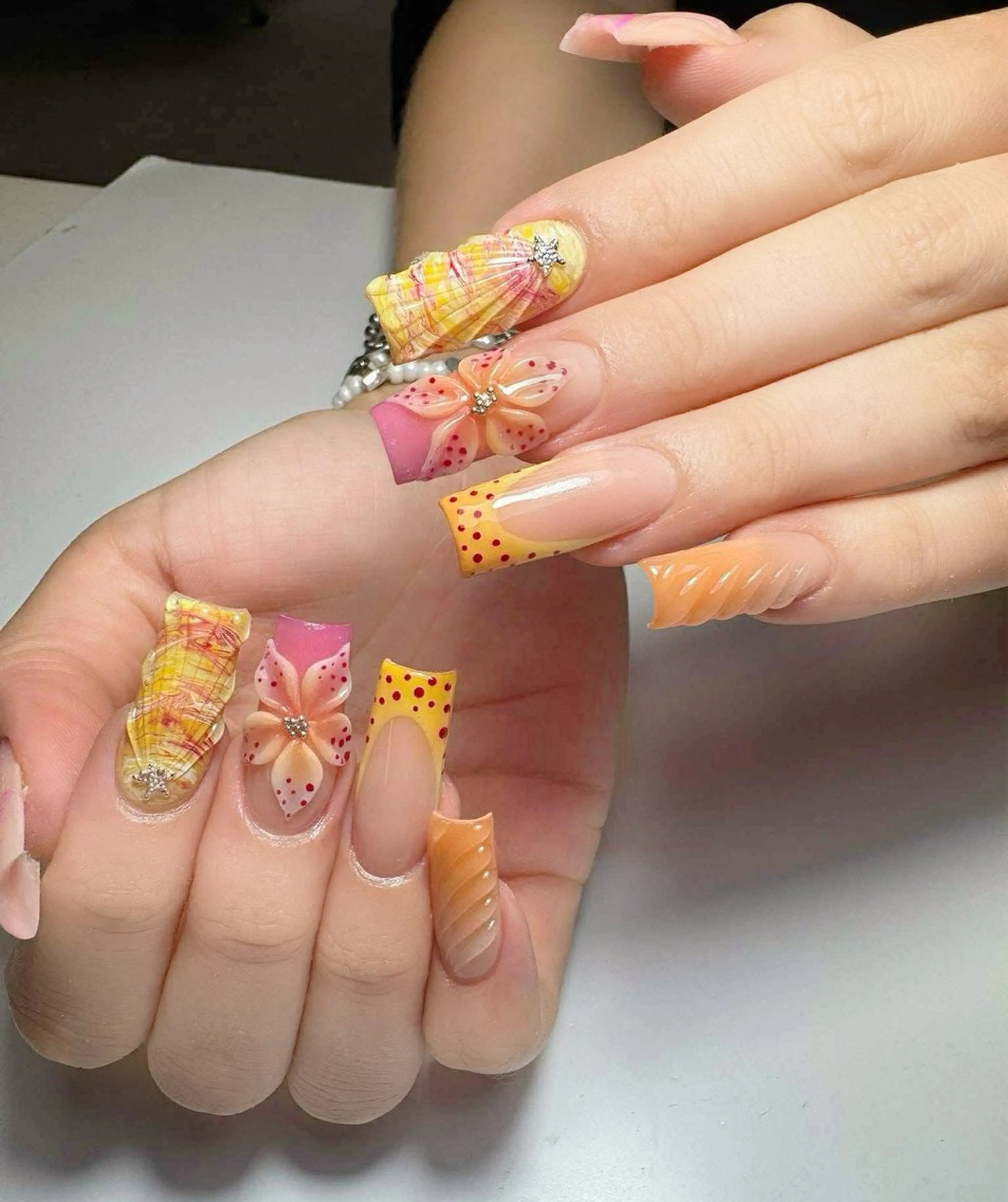 ネイル ハンドネイル ハンドケア いちご chan novaのネイルデザイン