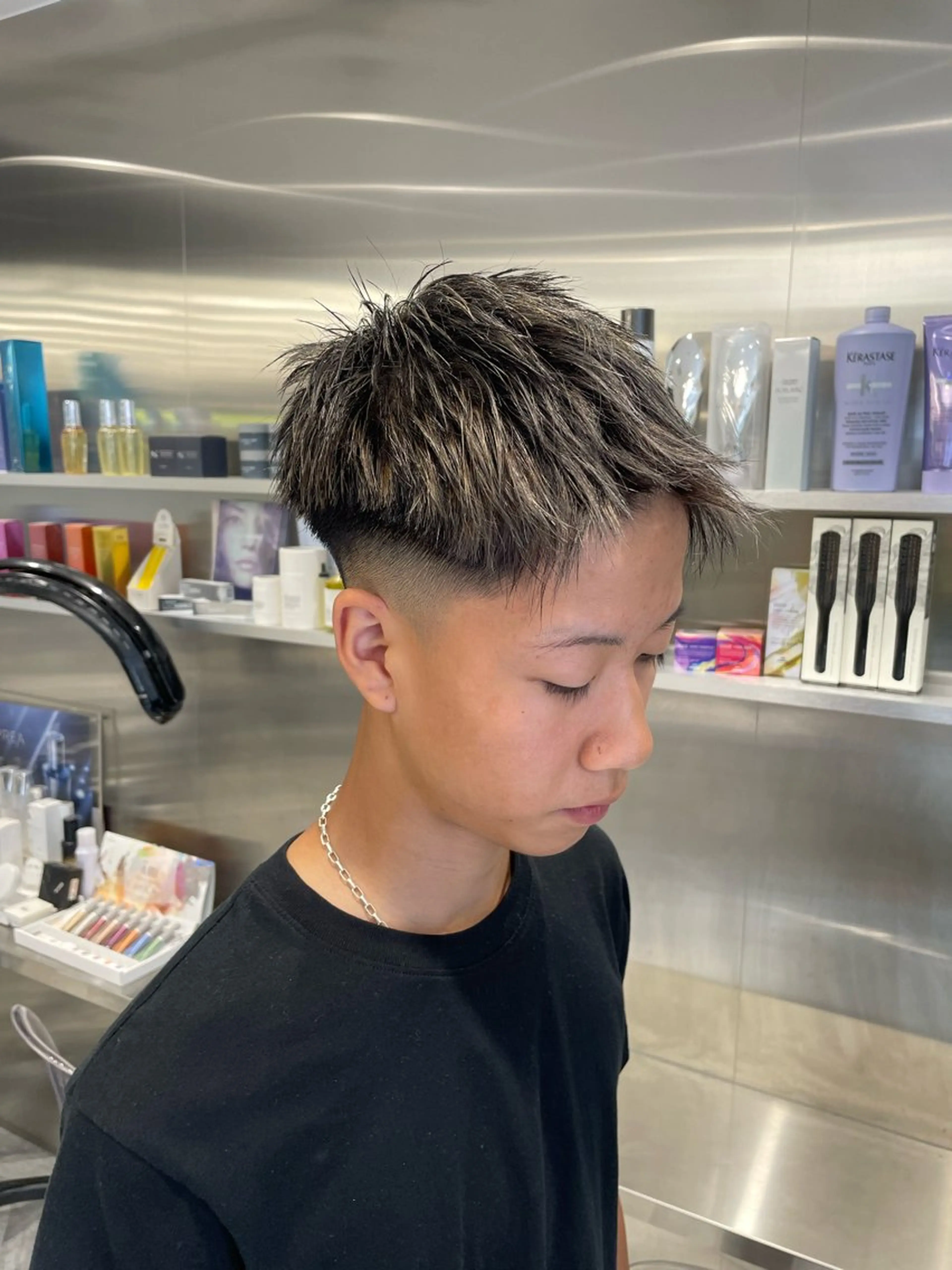 ショート カラー メンズ メンズメッシュ メンズパーマ メンズツイストパーマ 波巻きパーマ メッシュ カット ヘアカラー カラーモデル⚡️ REONのヘアスタイル