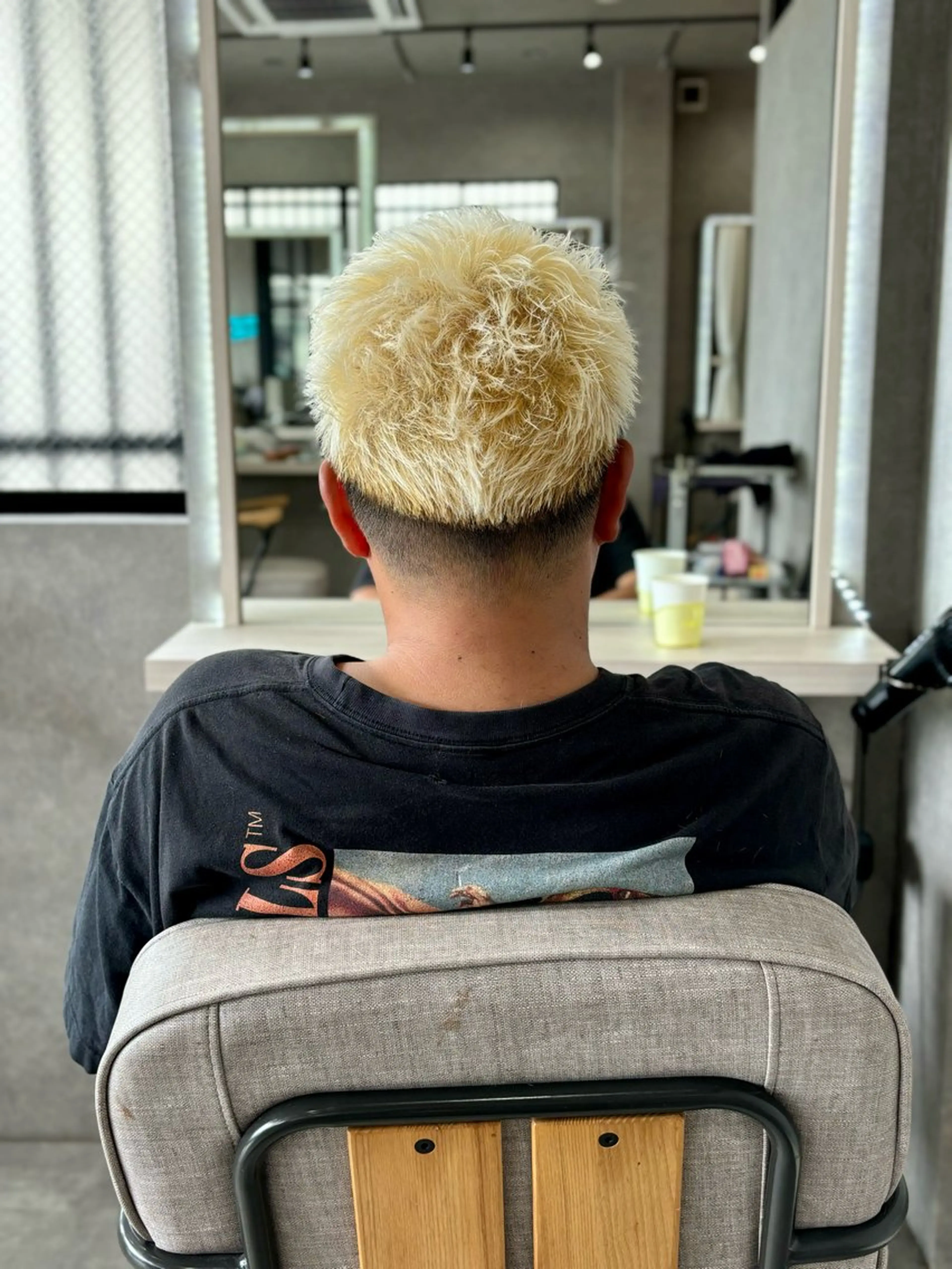 ショート カラー メンズ センターパート メンズハイトーン マッシュウルフ マッシュ メンズパーマ カット ヘアカラー トリートメント 長谷川 湧のヘアスタイル