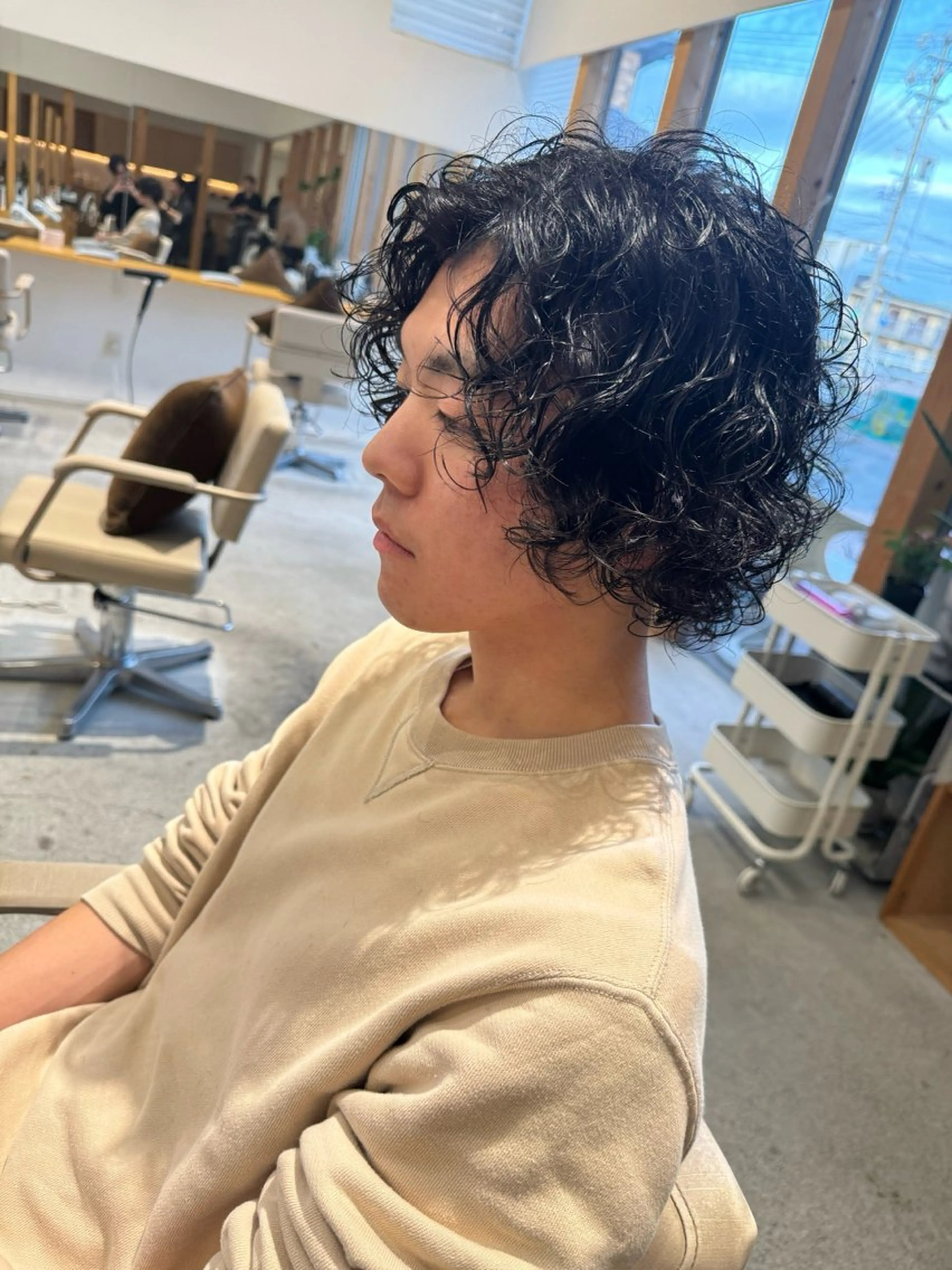 ミディアム パーマ メンズ ミディアムパーマ メンズパーマ ボブ スパイラルパーマ カット パーマ トリートメント 服部 雄輝のヘアスタイル