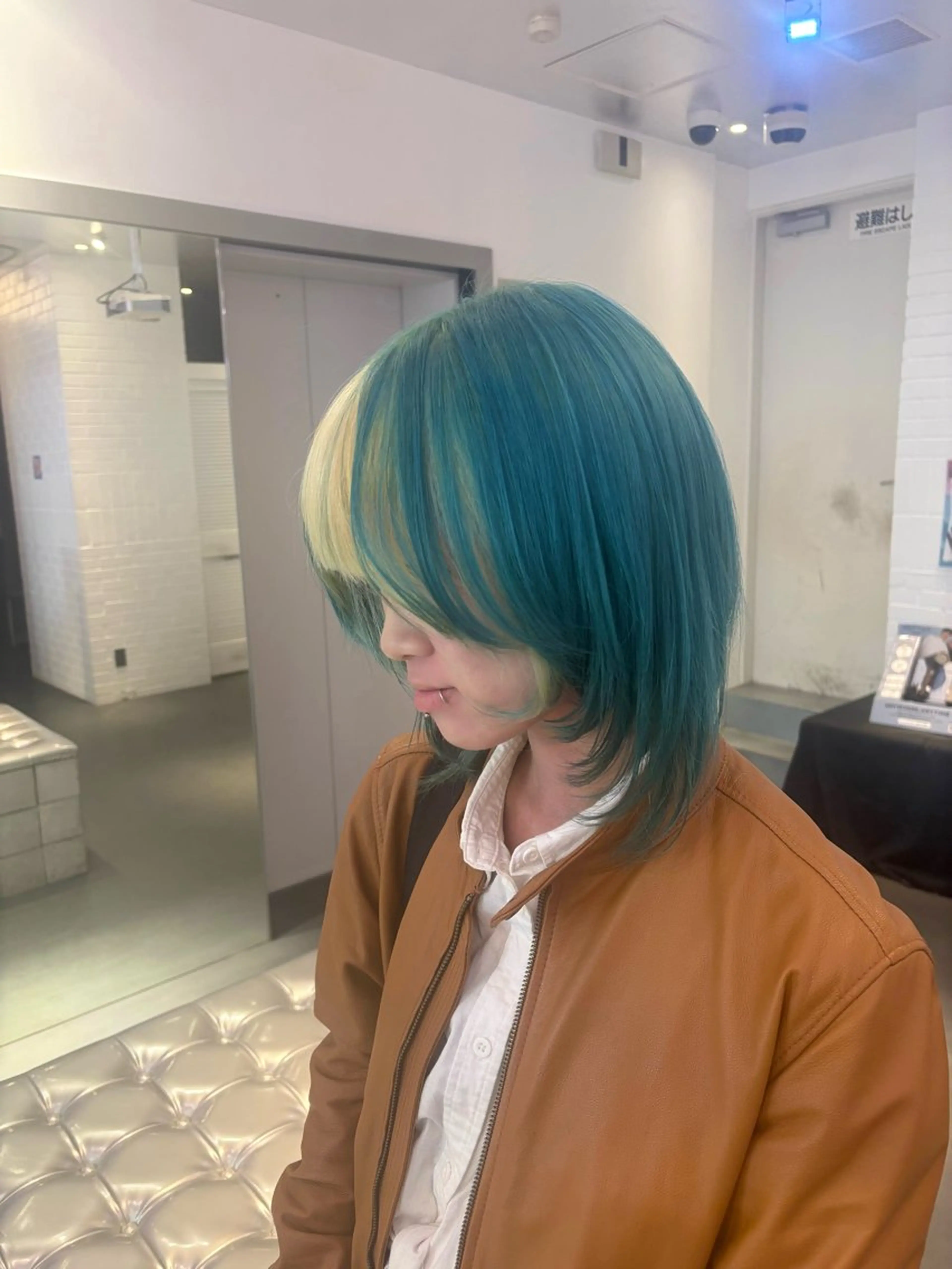 セミロング カラー ヘアカラー トリートメント ハイトーン×デザイン 🪽🫧HIKARIのヘアスタイル