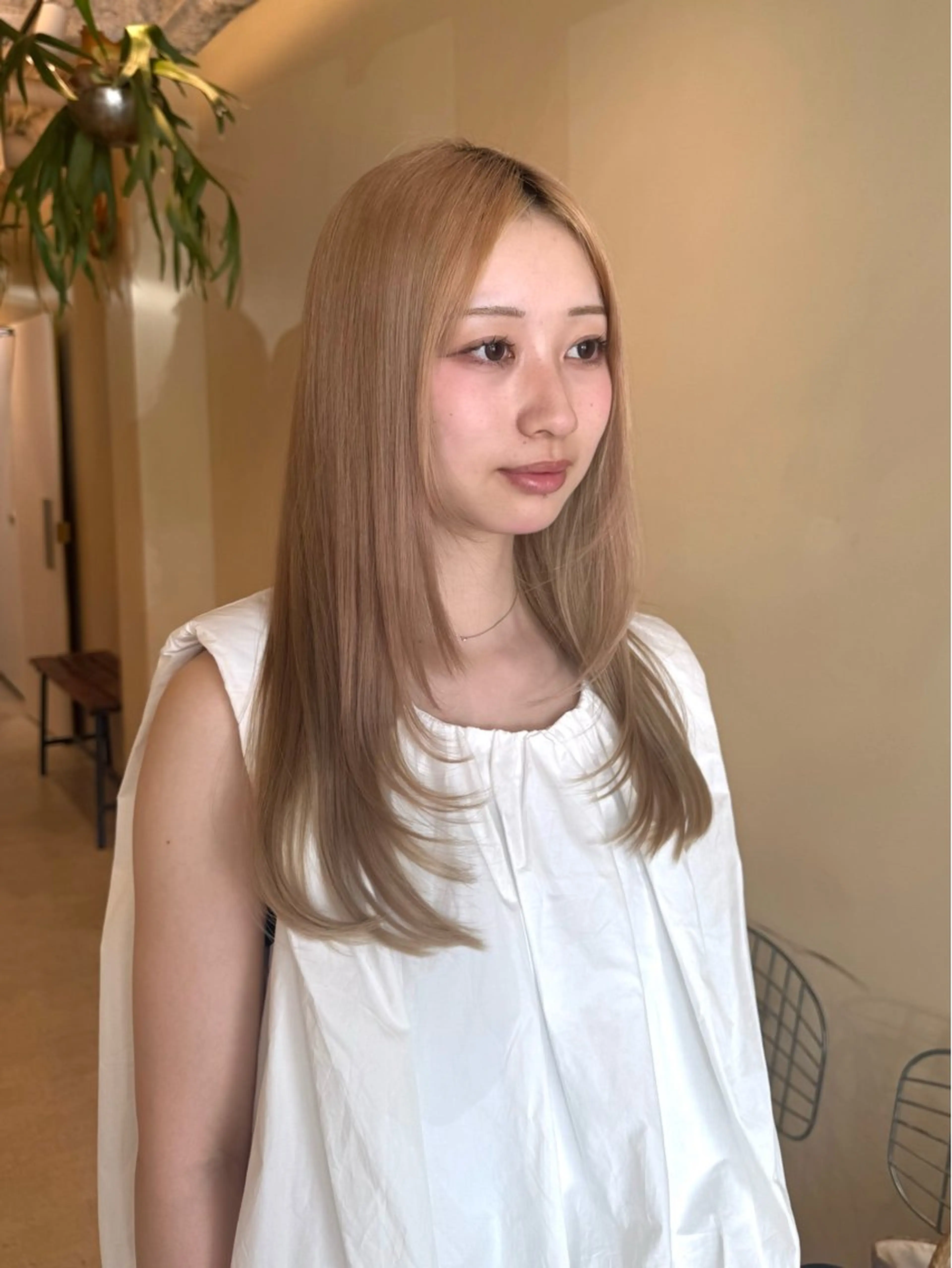 ロング カラー ベージュカラー ブリーチ ミルクティーベージュ ヘアカラー 佐川 雪月のヘアスタイル