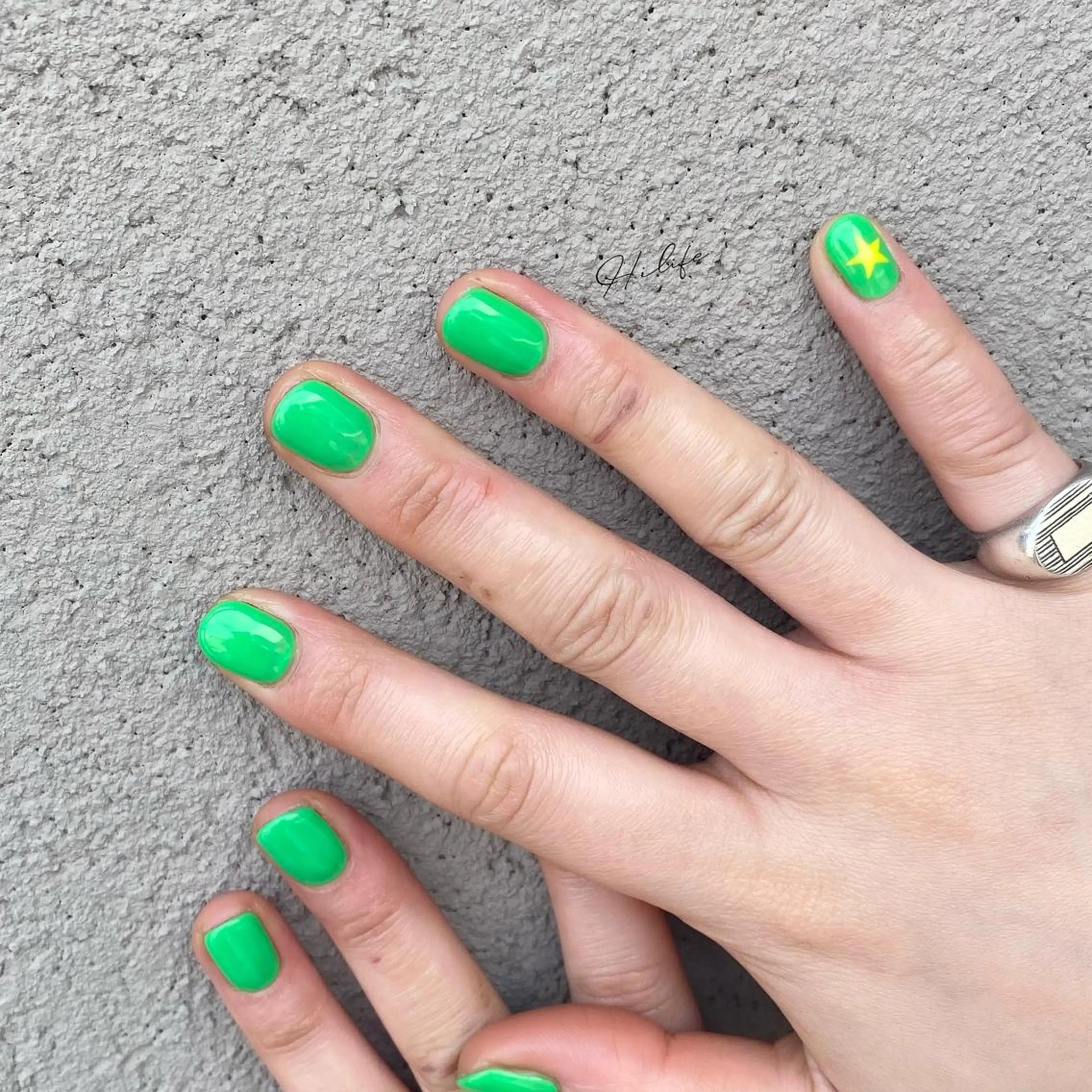 ネイル アートネイル グリーン ネイルチップ ハンドネイル Nail Adore.のネイルデザイン