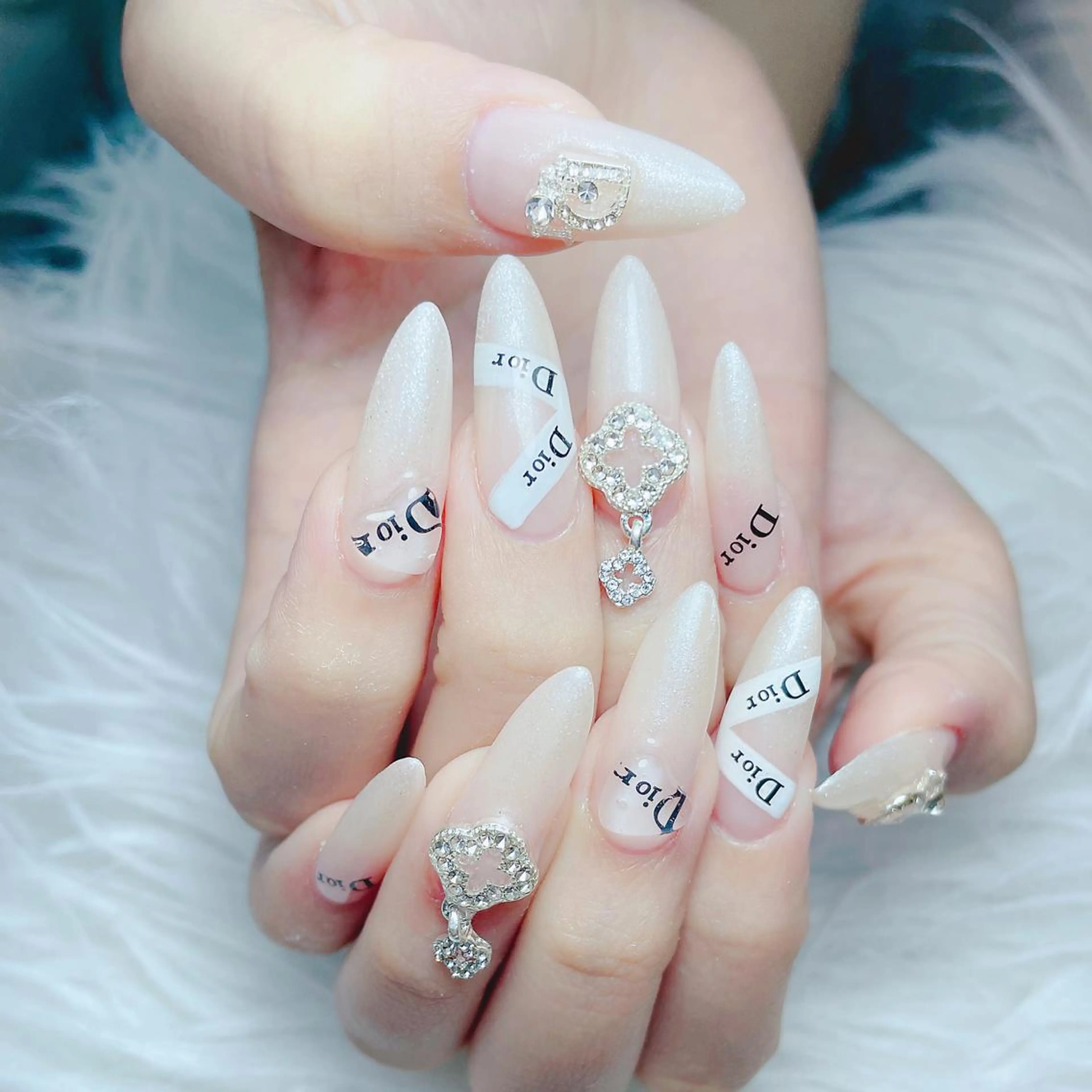 ネイル オーロラネイル フレンチネイル ハート 韓国ネイル ミラーネイル ハンドネイル Melody Nail所属・Melody 3D/スカルプ専門店のネイルデザイン