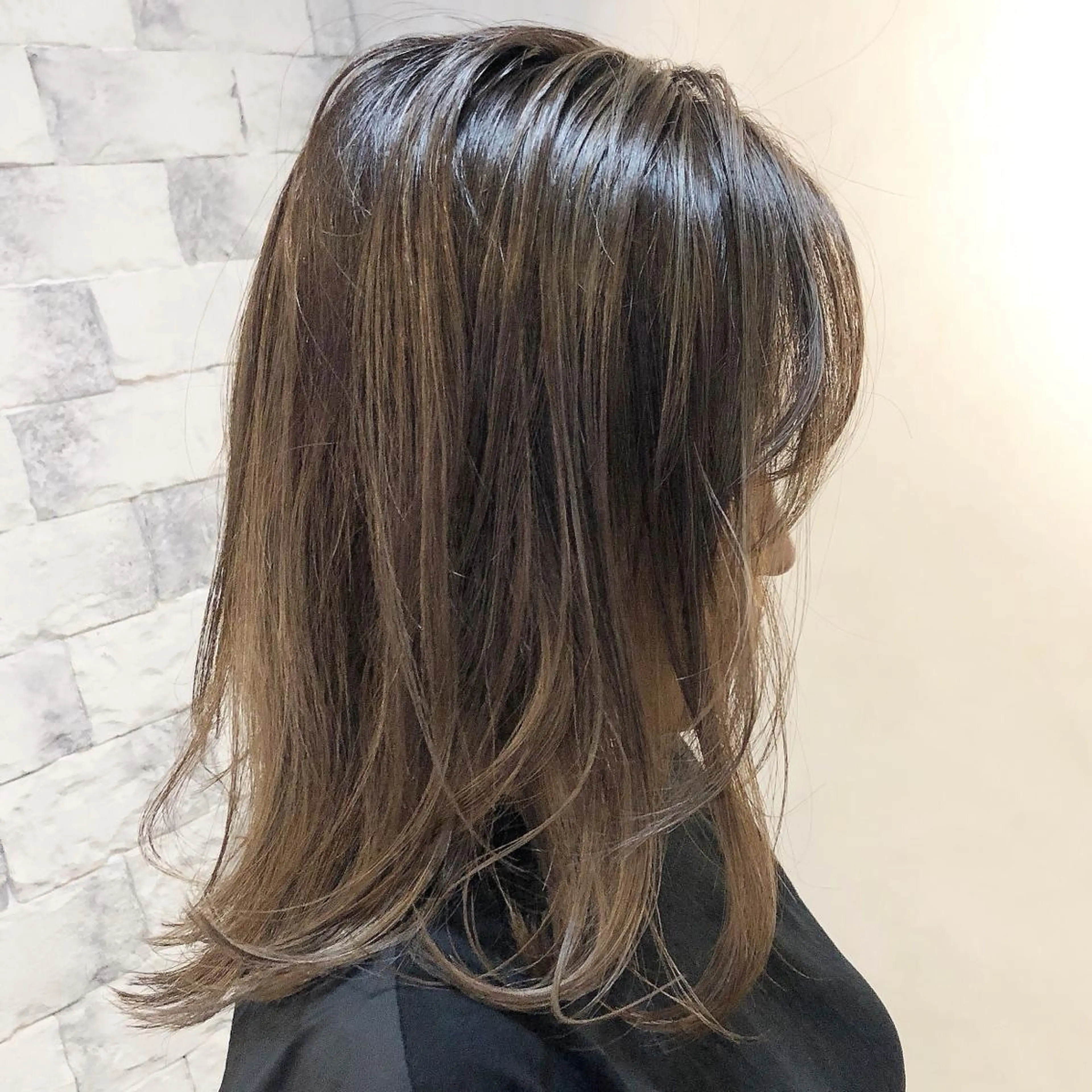 ミディアム カラー ヘアアレンジ アディクシーカラー グレージュ ハイライトカラー イルミナカラー 外国人風カラー AUBE HAIRazul吉祥寺所属・綺麗な髪質にしたい方 限定🌈清水 祥のヘアスタイル