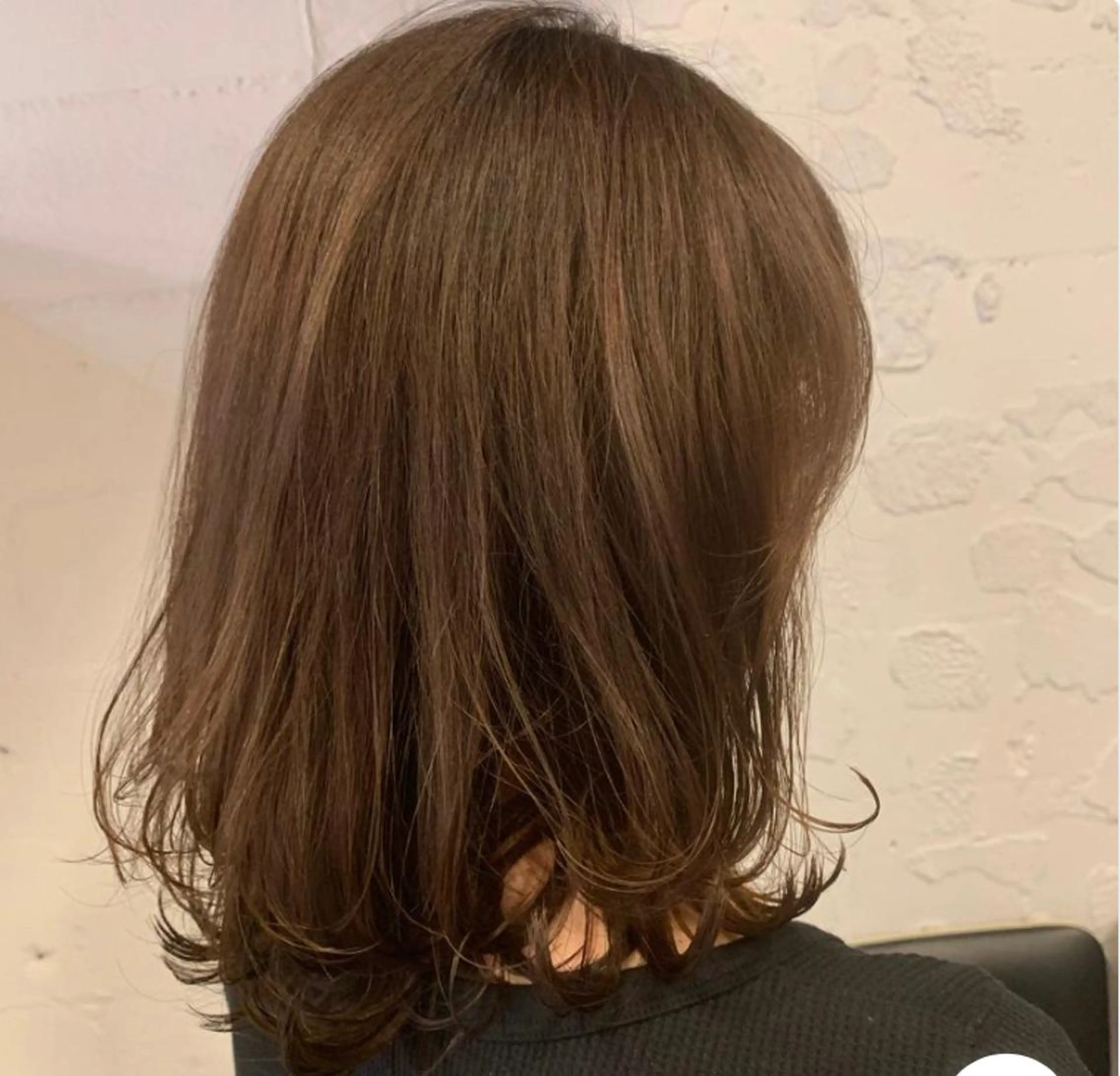 ミディアム Aube Hair McQueen所属・クリハラ シュウのヘアスタイル