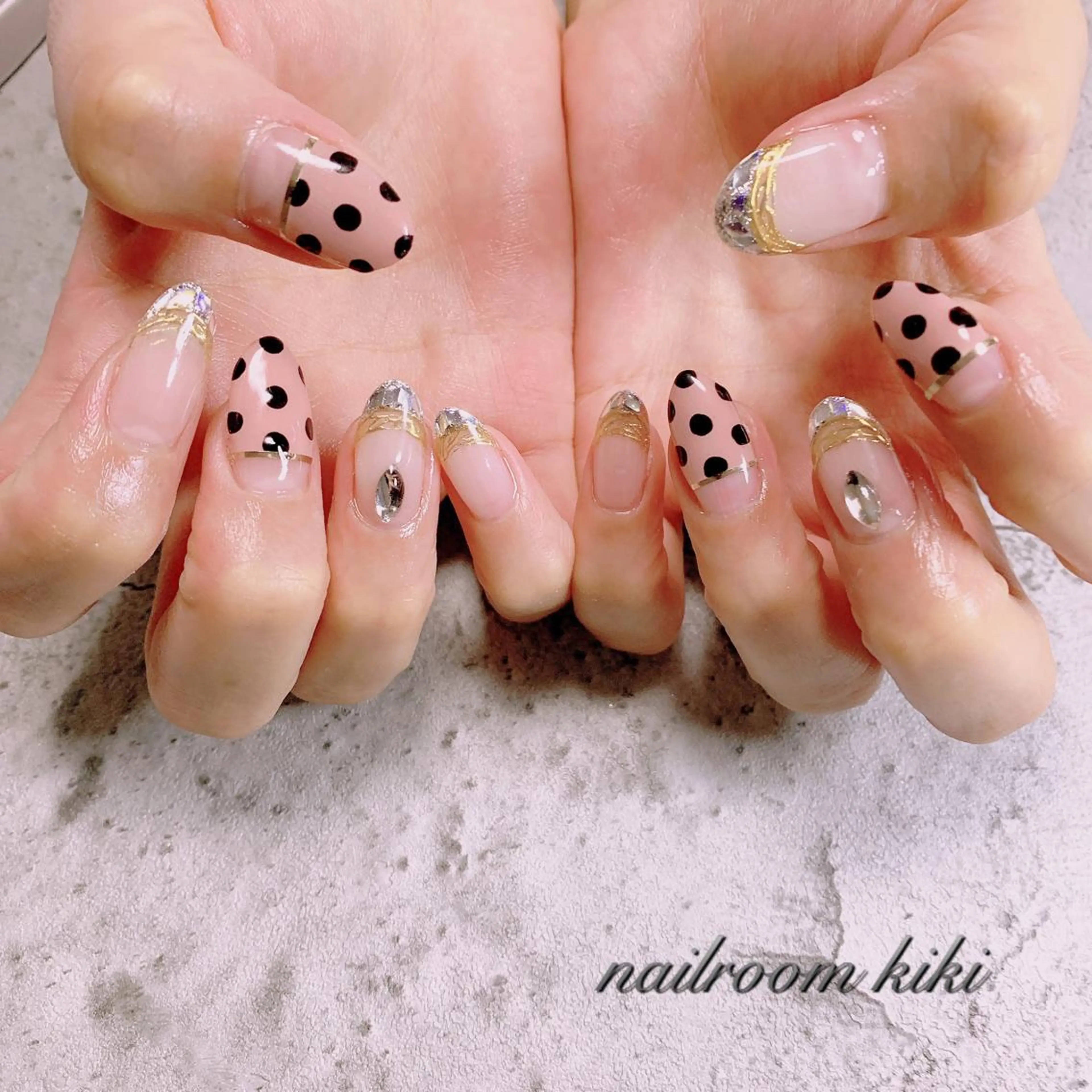 ネイル ドット フレンチネイル ガラスフレンチ Salon de kiki所属・Salonde kikiのネイルデザイン