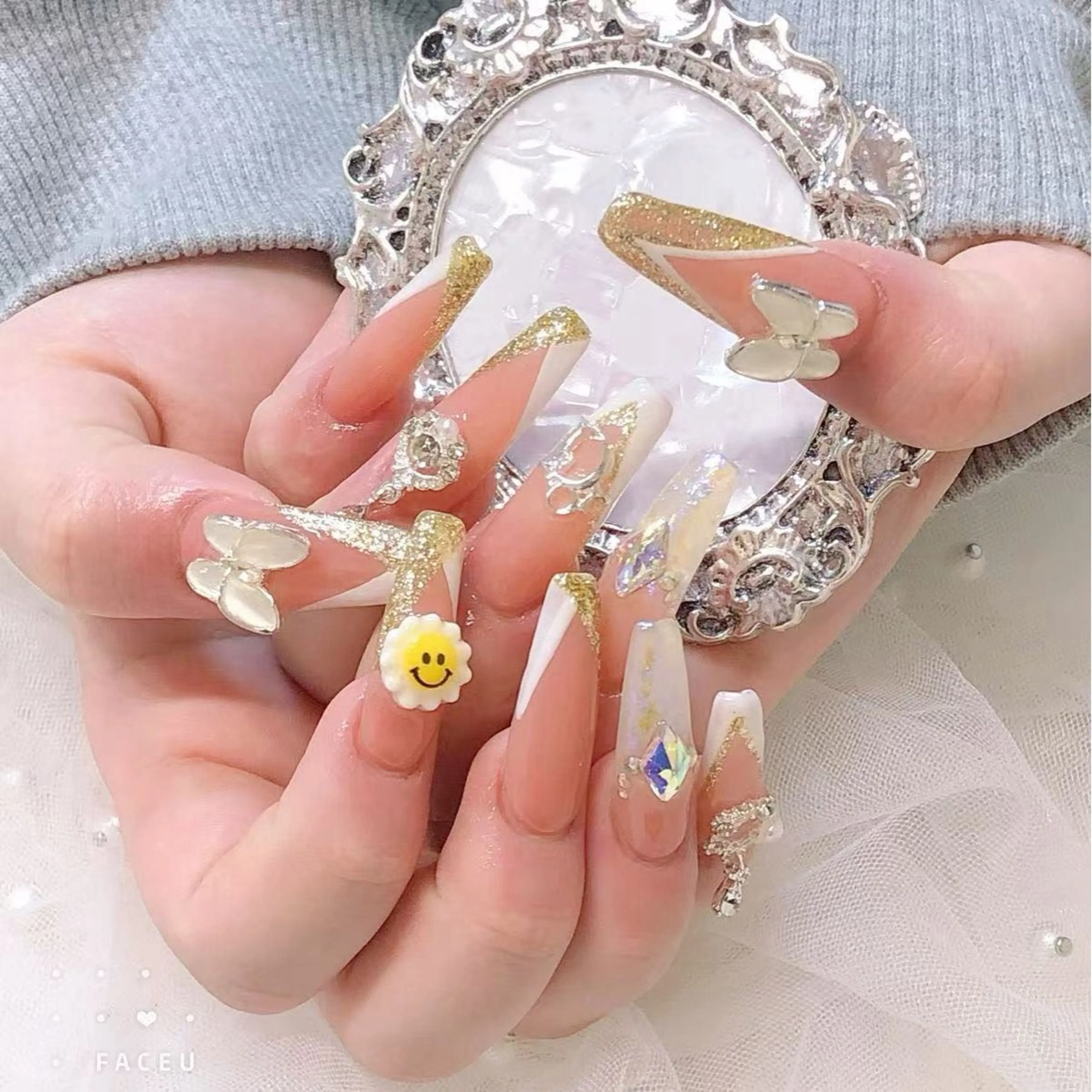 ネイル U·Mi nail salon所属・U·MI 長さ出し専門店のネイルデザイン