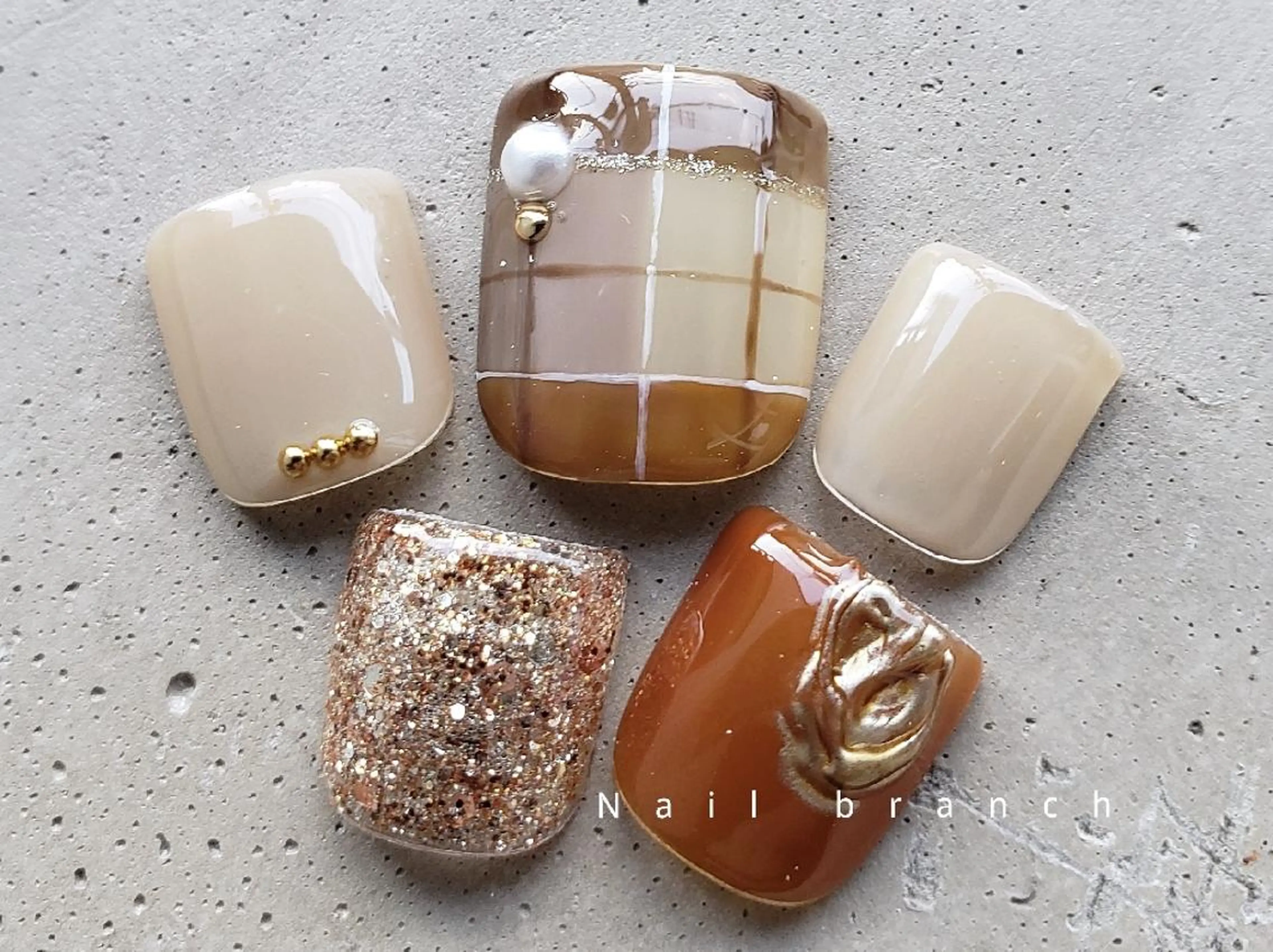 ミディアム カラー パーマ ヘアアレンジ ネイル マツエク・マツパ アイブロウ Nail branchのネイルデザイン