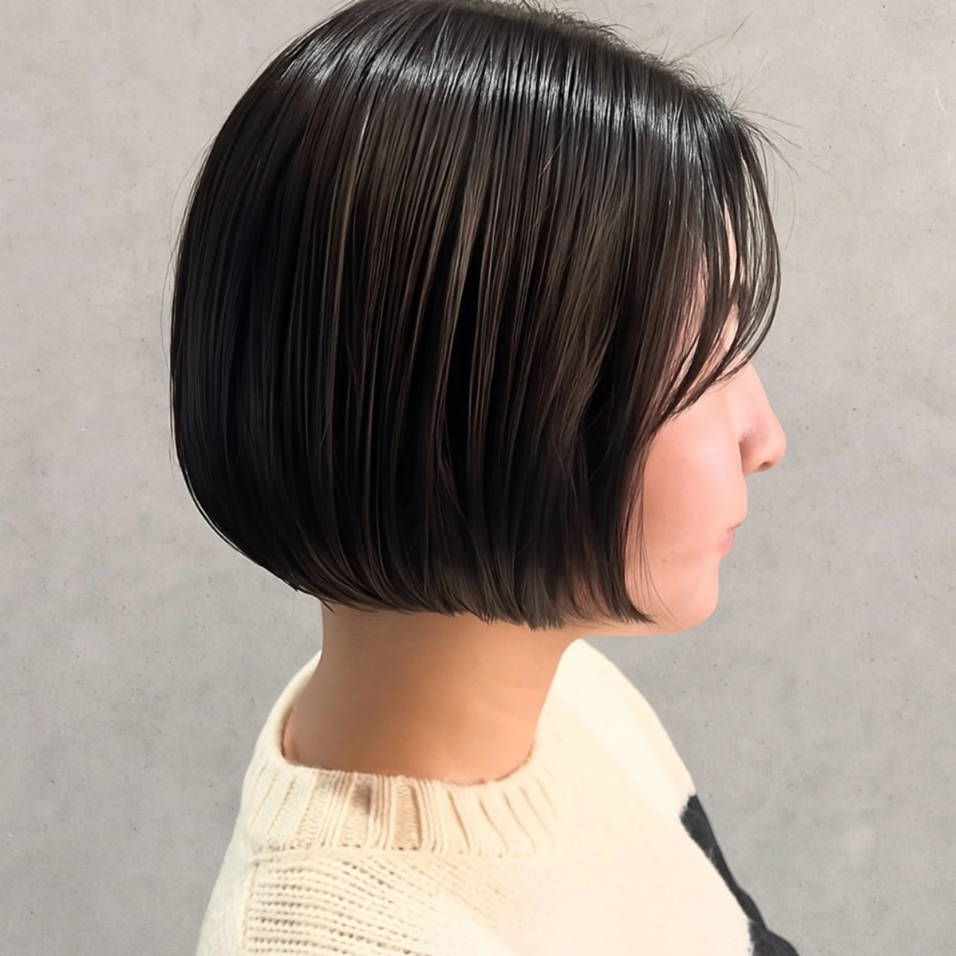 ショート カラー ベージュカラー ブリーチ ミルクティーベージュ ボブ 顔周りカット カット ヘアカラー トリートメント nui所属・清水優/ボブ/ レイヤー/髪質改善のヘアスタイル
