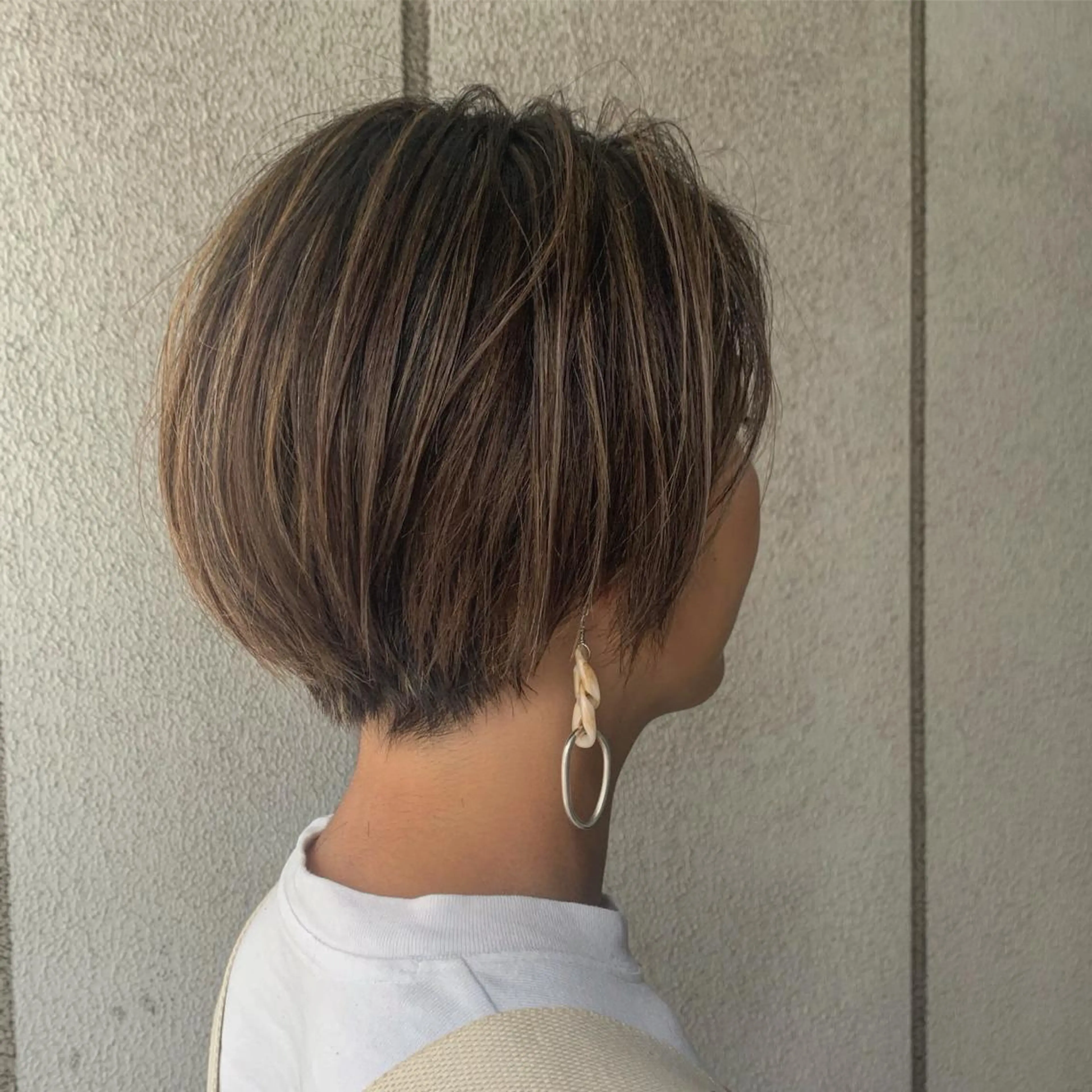 ショート カラー ヘアアレンジ グレージュ ハイライトカラー ミルクティーグレージュ ハイライト 髪の悩みを解決！ 那須達敦のヘアスタイル