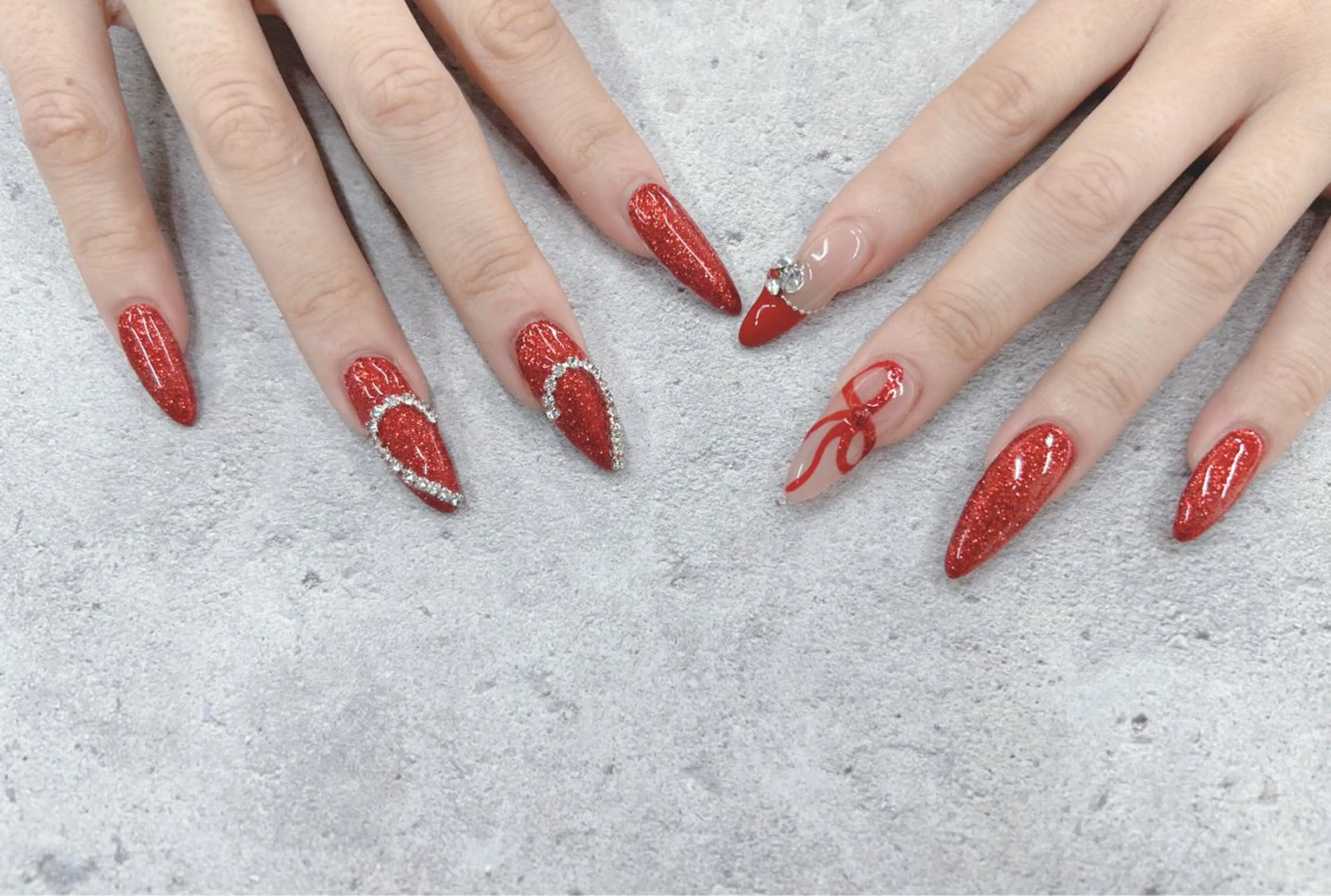 ネイル ラメ(グリッター) 赤色 冬ネイル クリスマス ハンドネイル Nail Salon agré所属・agré ネイルサロン アグレのネイルデザイン