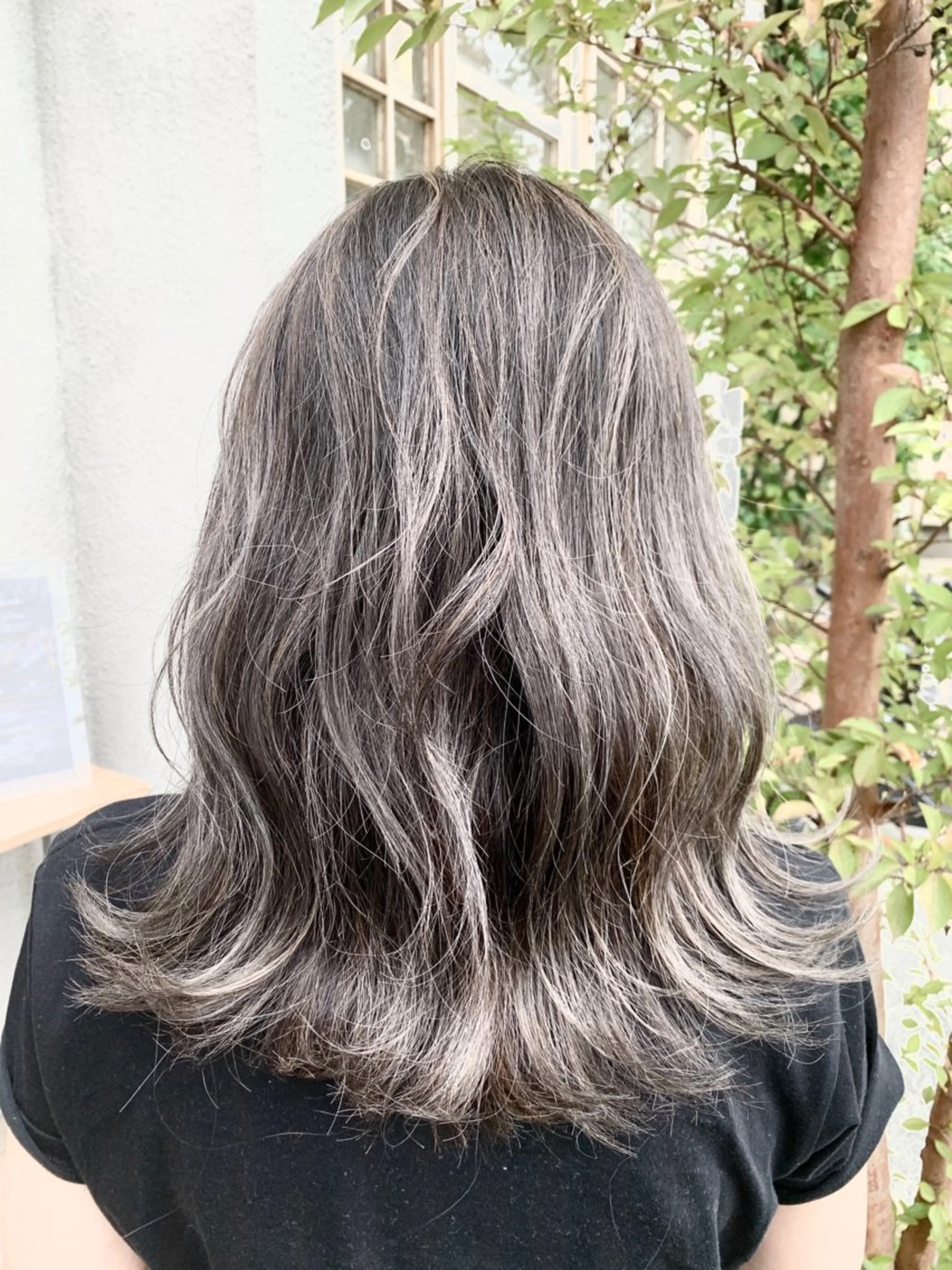 セミロング ハイライト カット ヘアカラー 幡野 葵のヘアスタイル