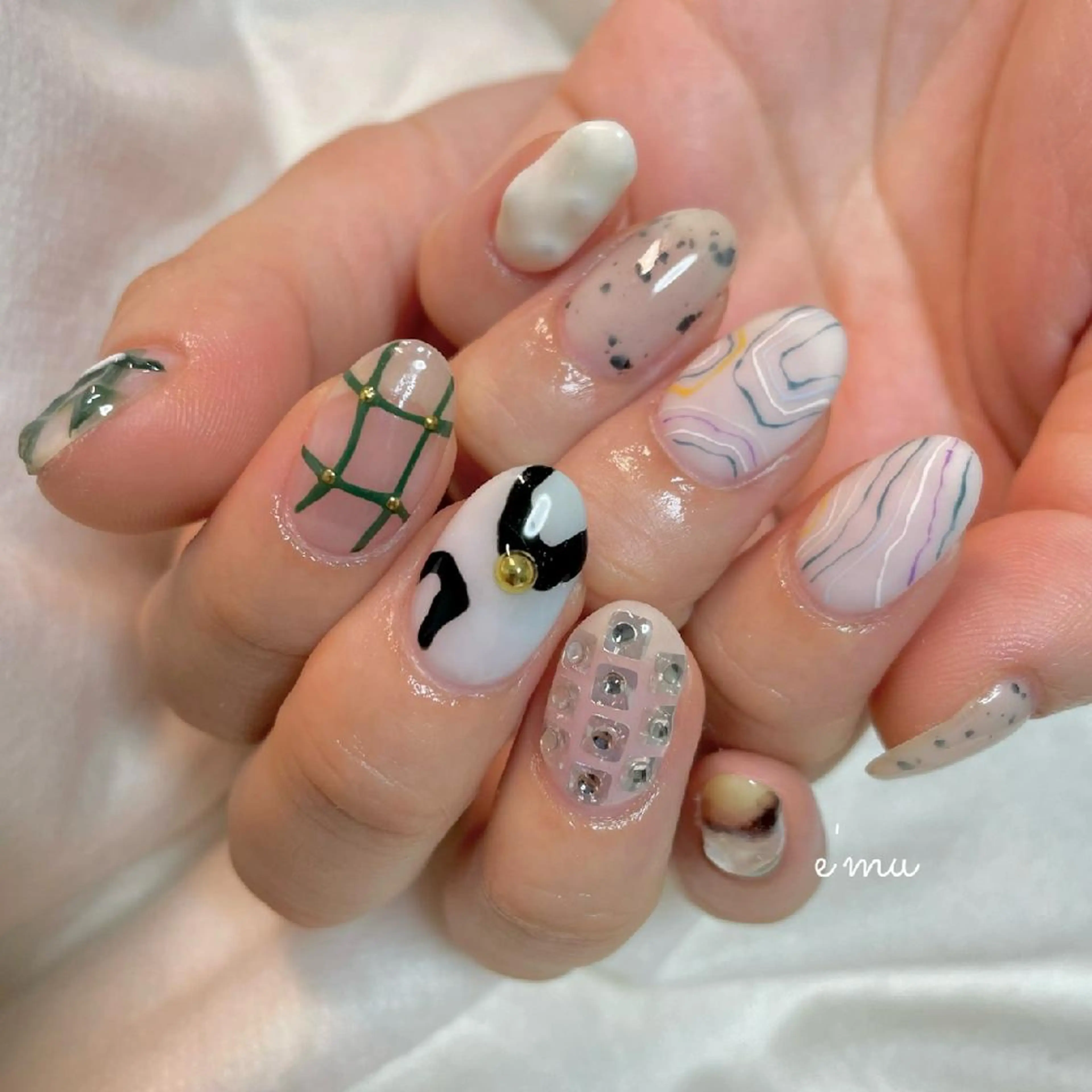ネイル ニュアンスネイル nail salon e'mu💐のネイルデザイン