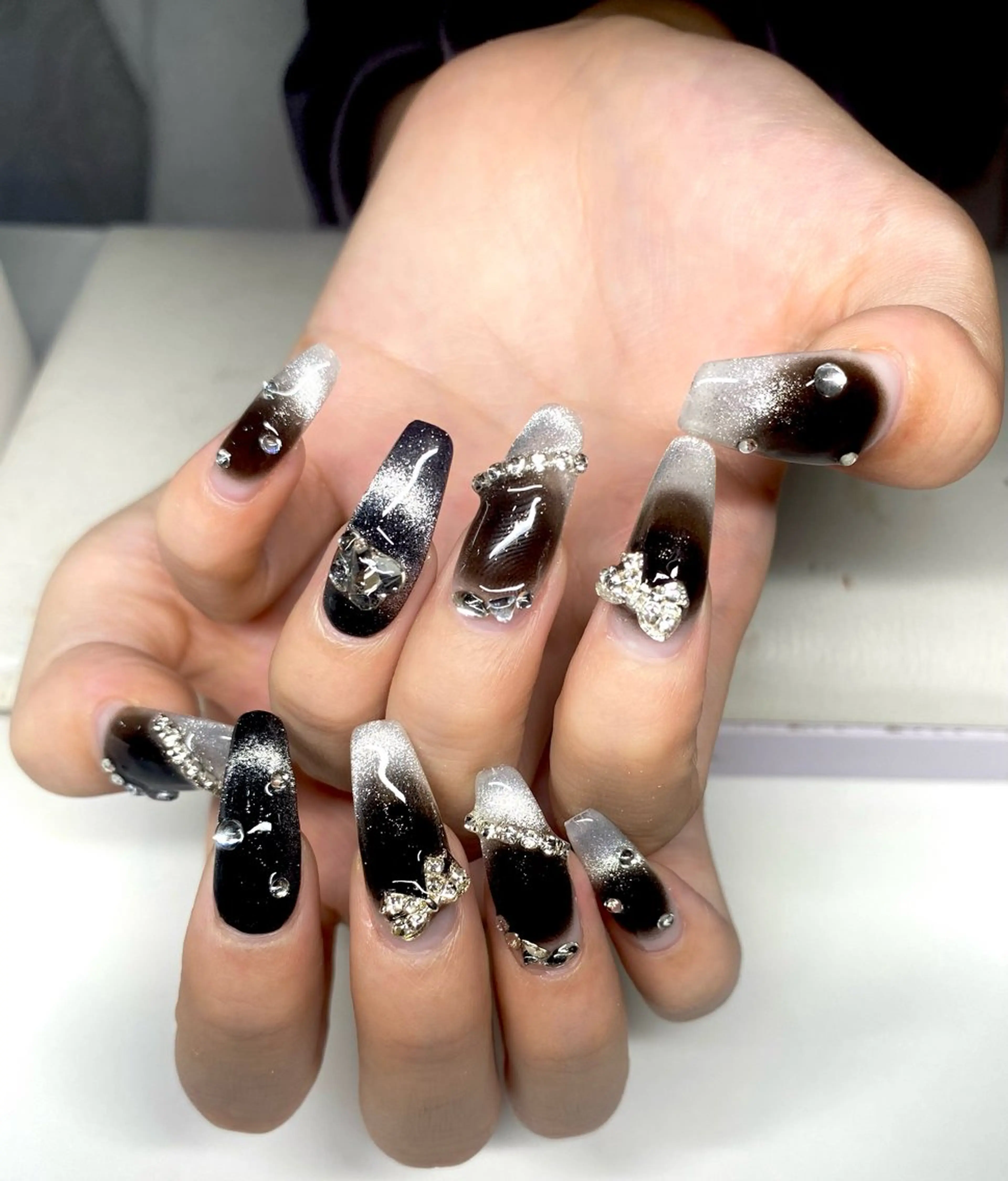 ネイル フレンチネイル マグネットネイル マグネットフレンチ ネイルチップ ハンドネイル ハンドケア Hi Beauty 渋谷(ネイル、ハイパーナイフ6、脂肪れいきゃく、マッサージ＆エステサロン)所属・Hi beauty 渋谷のネイルデザイン