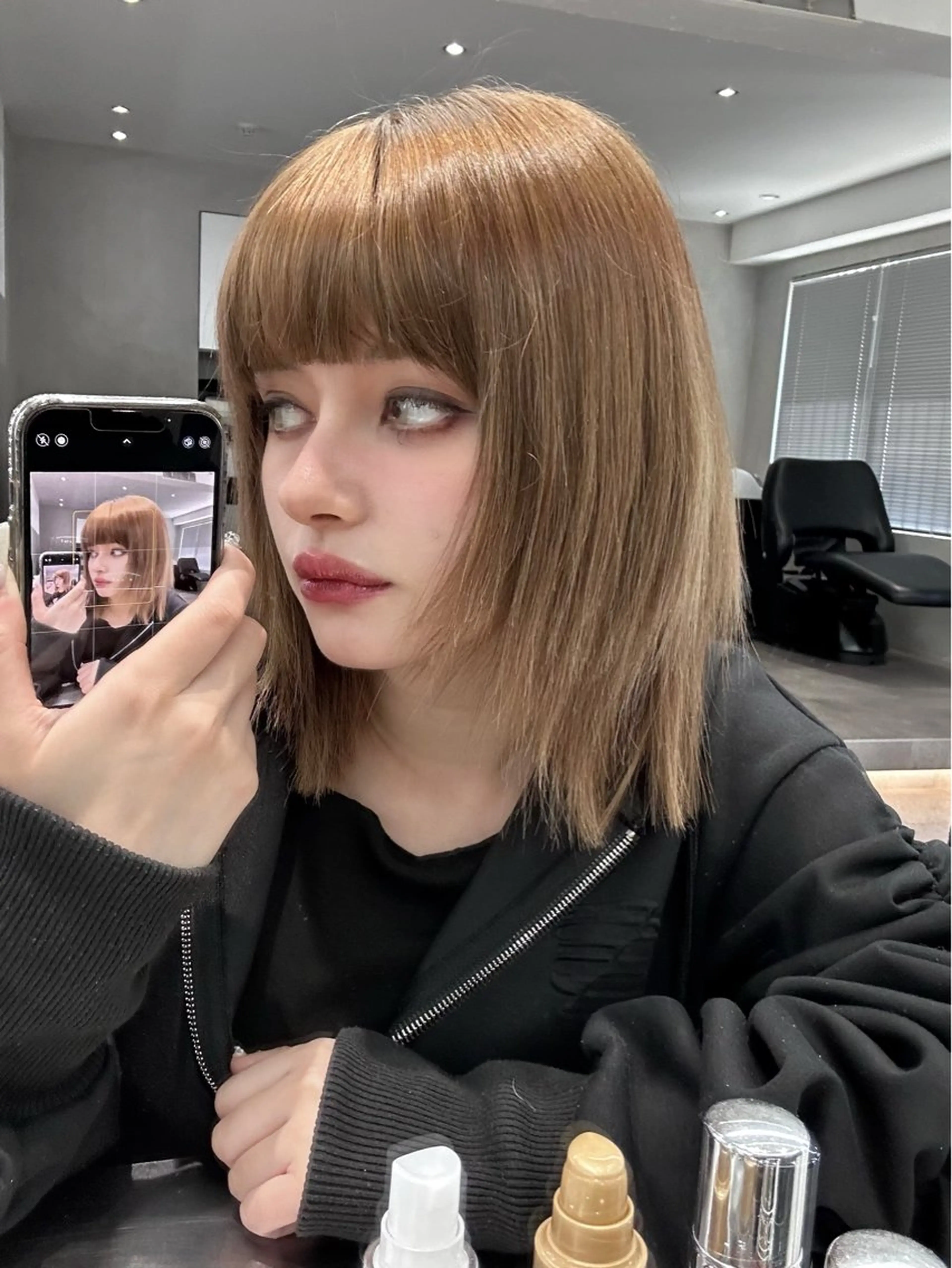 セミロング カラー ベージュカラー ブリーチ ミルクティーベージュ オリーブベージュ オリーブカラー ヘアカラー 表参道/ハイライト リタッチ/縮毛矯正のヘアスタイル