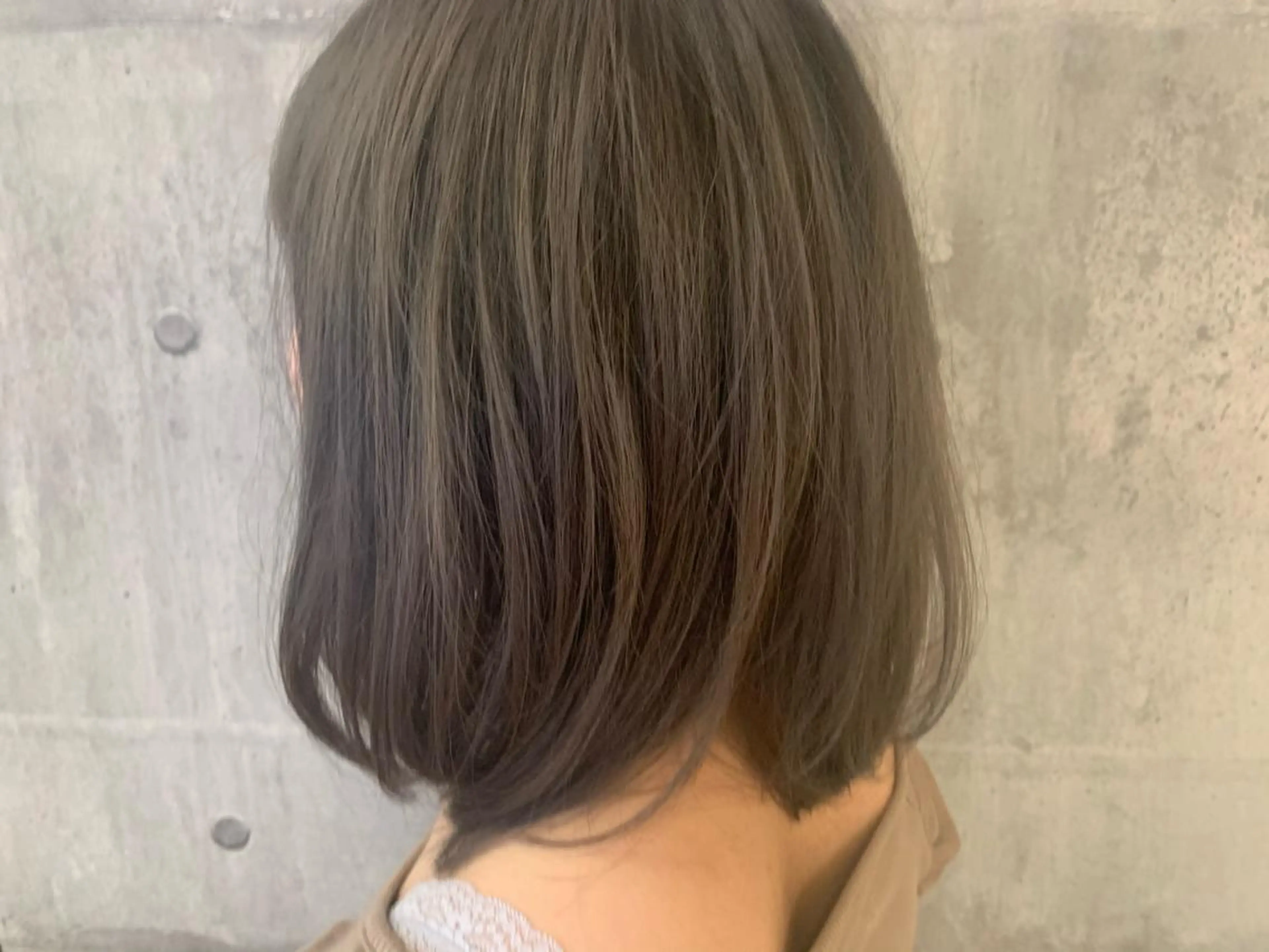 ミディアム カラー グレージュ NYNY☃️上新庄 ❄️石川瑠青のヘアスタイル