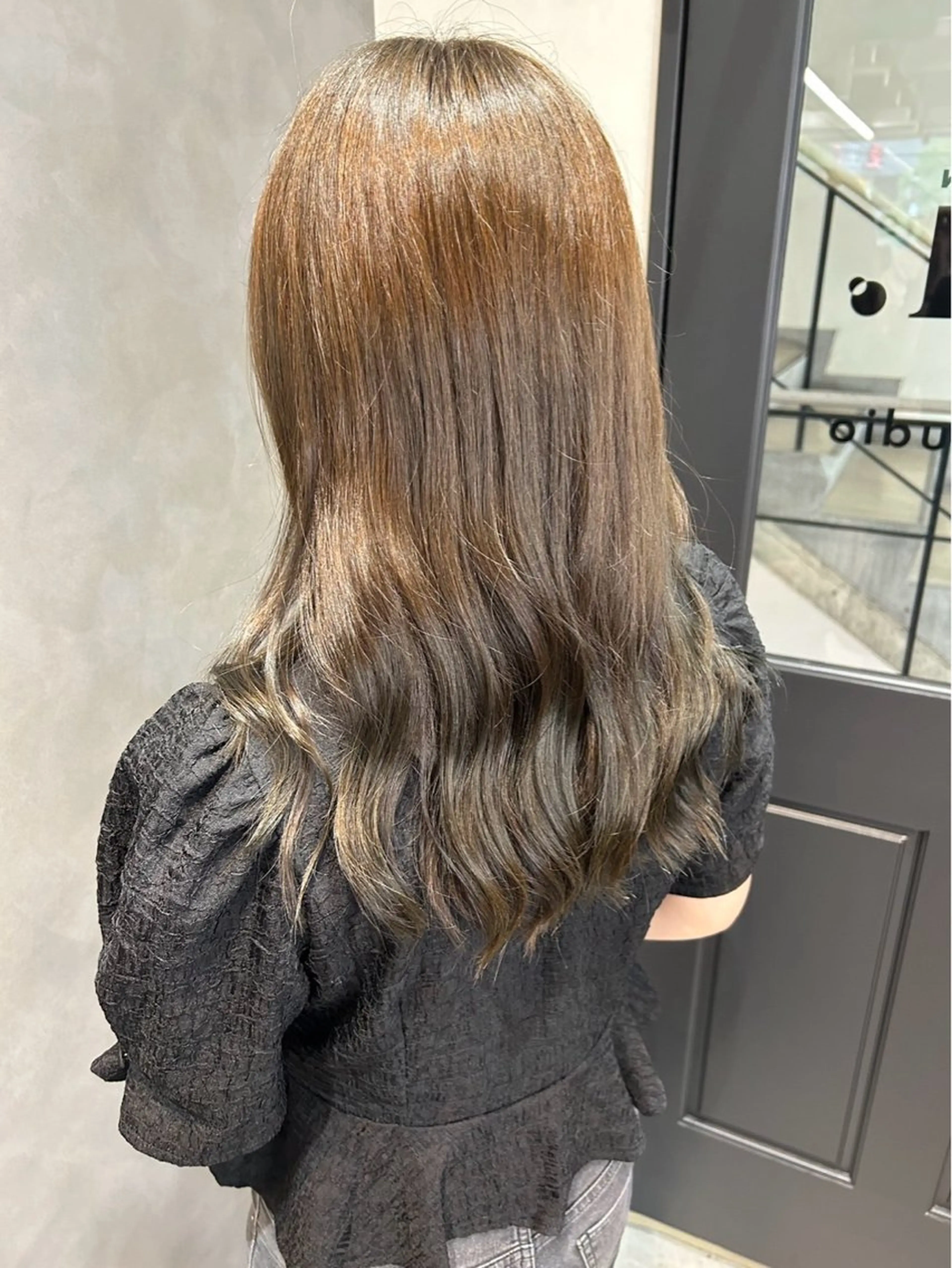 ロング 鈴木 菜々のヘアスタイル