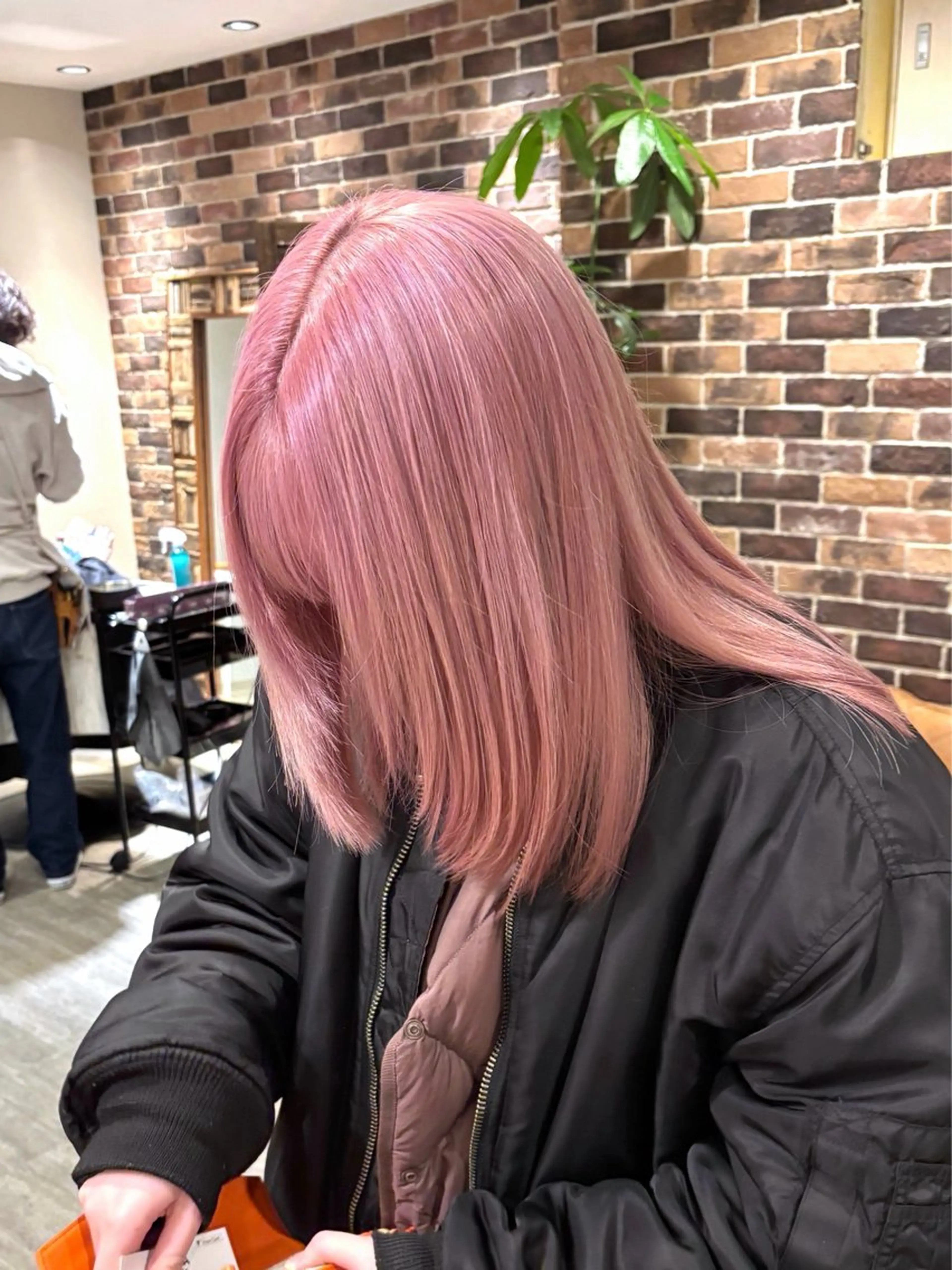 セミロング ヘアカラー ブリーチ／ ダブルカラー／ＲＹＯのヘアスタイル