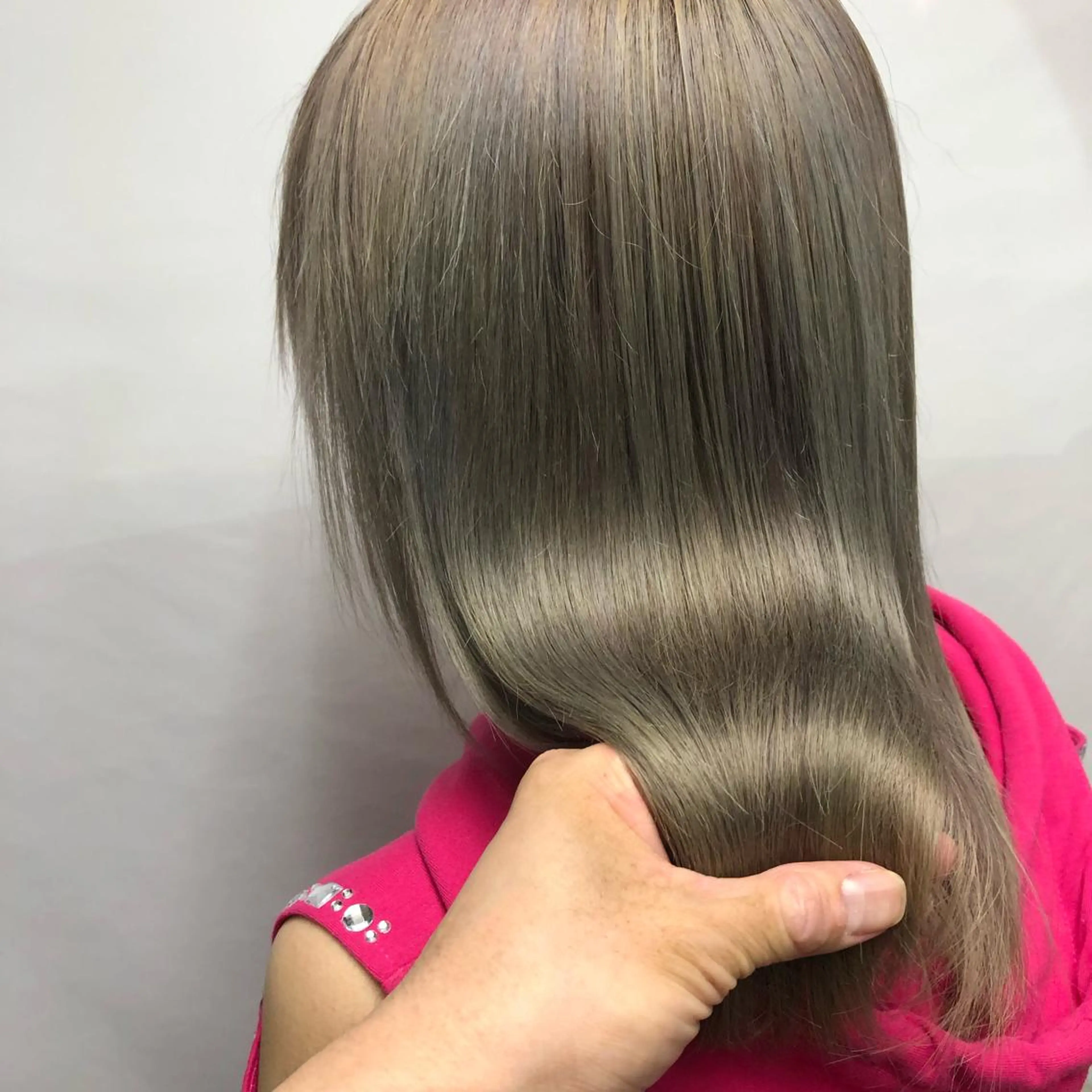 ミディアム カラー ブリーチ トリートメント ヘアカラー トリートメント ヘアセット Aujua ソムリエ 勝又舞夏のヘアスタイル