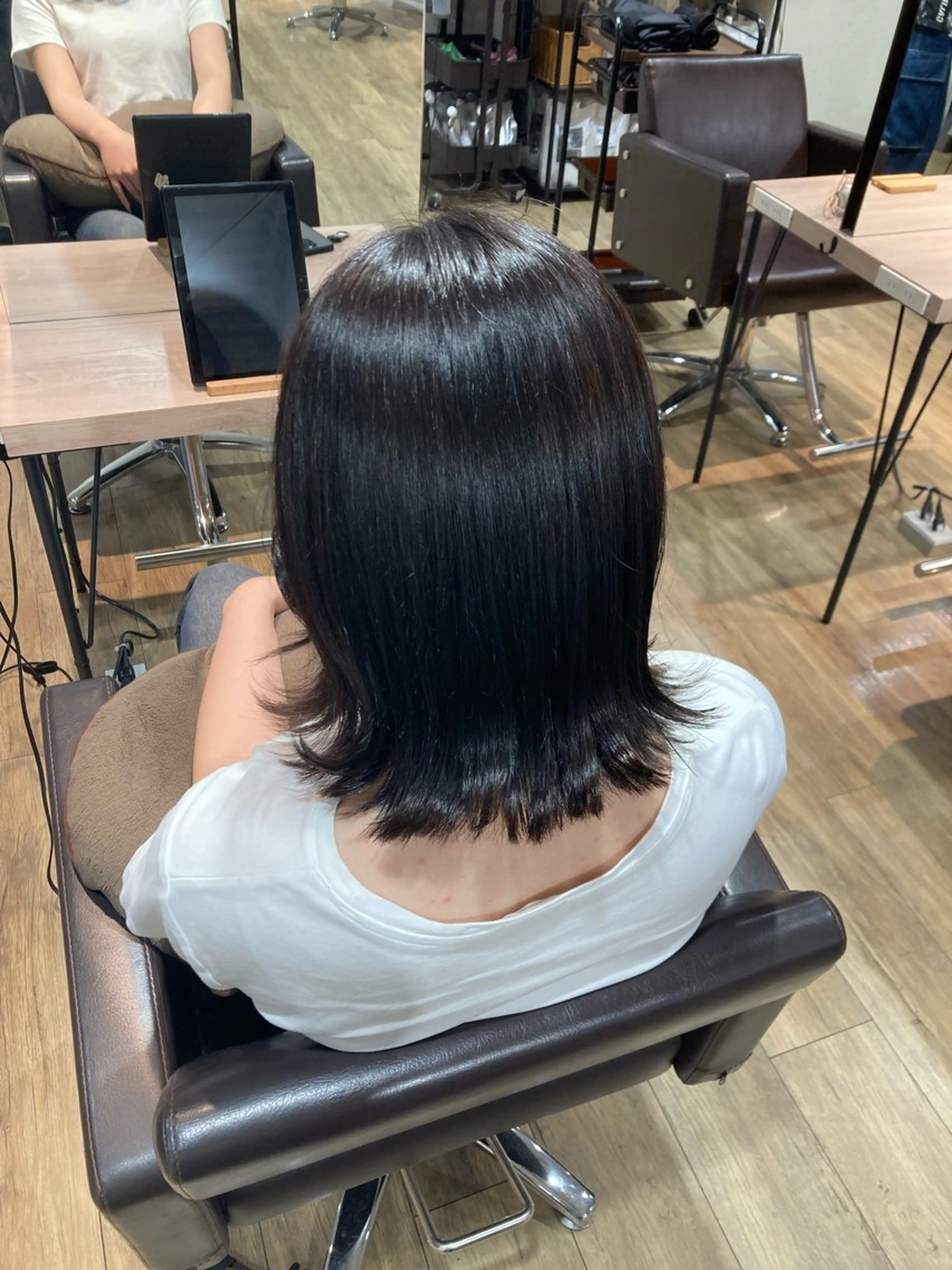 ミディアム 外ハネヘア ヘアカラー N+【エヌプラス】所属・川畑 心子のヘアスタイル