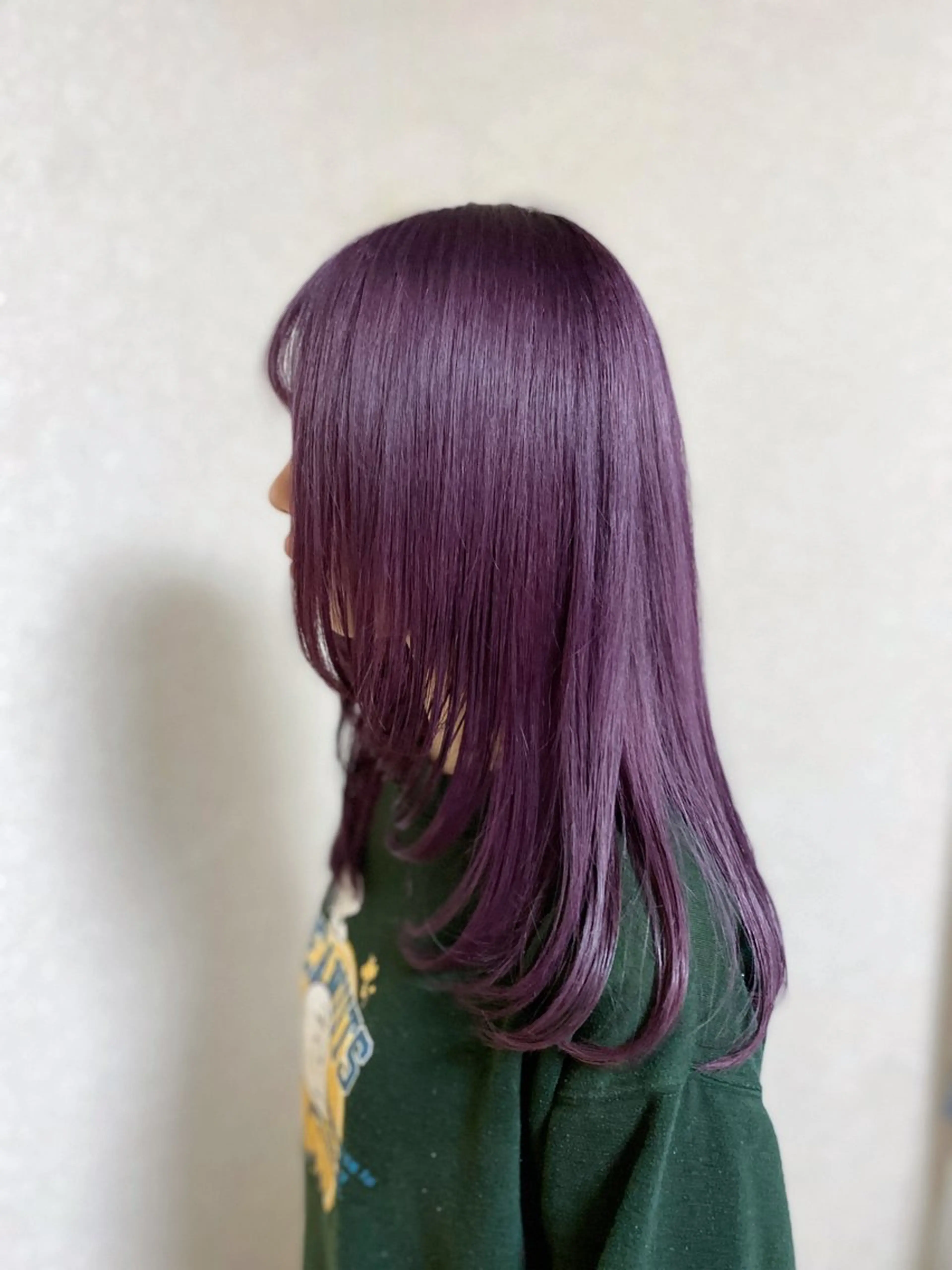 セミロング カラー カシス ラベンダーカラー 安住 千明のヘアスタイル