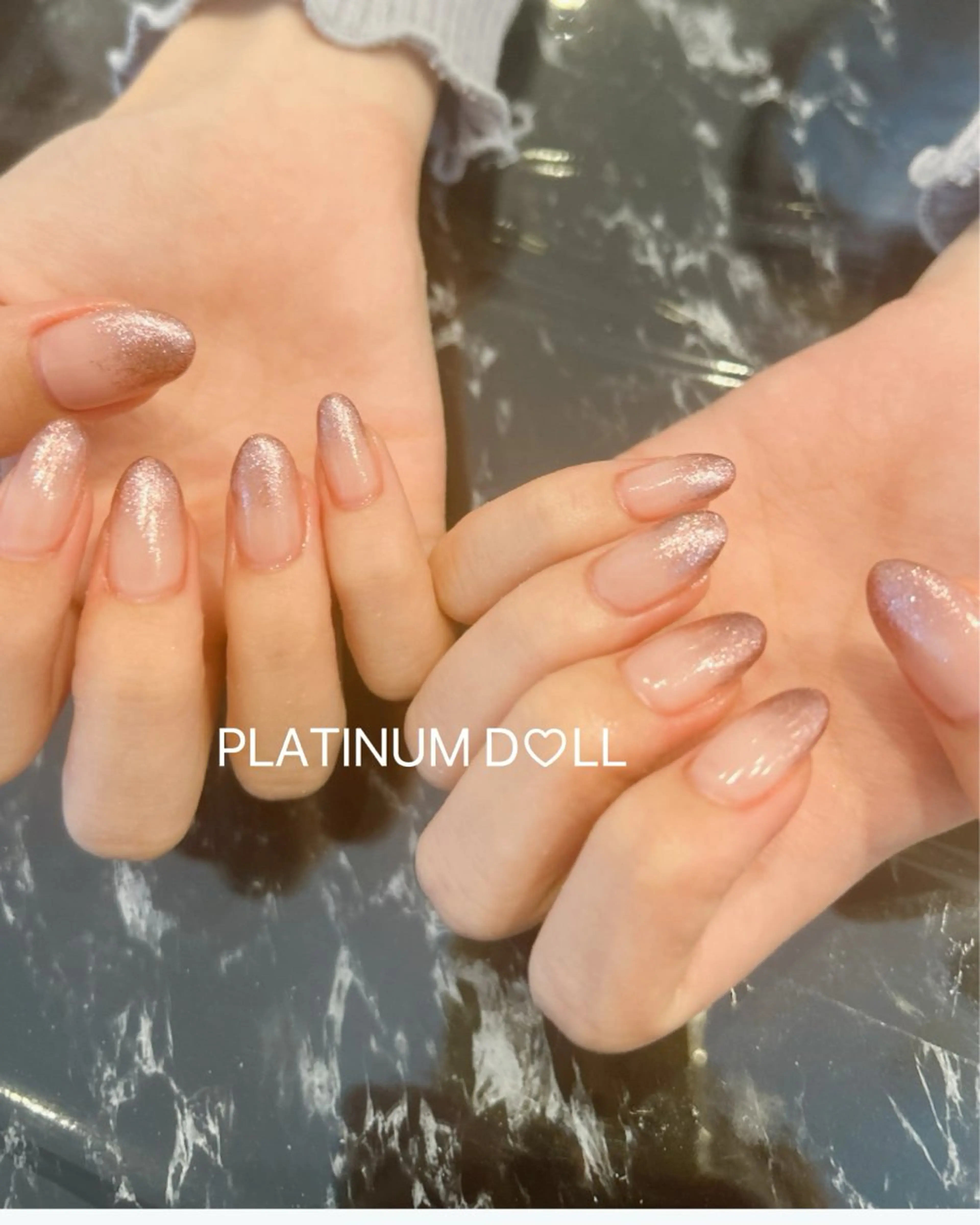 ネイル グラデーション ラメ(グリッター) ラメグラデーション オフィスネイル ワンカラーネイル ハンドネイル 🎀PLATINUM DOLL はな🎀のネイルデザイン