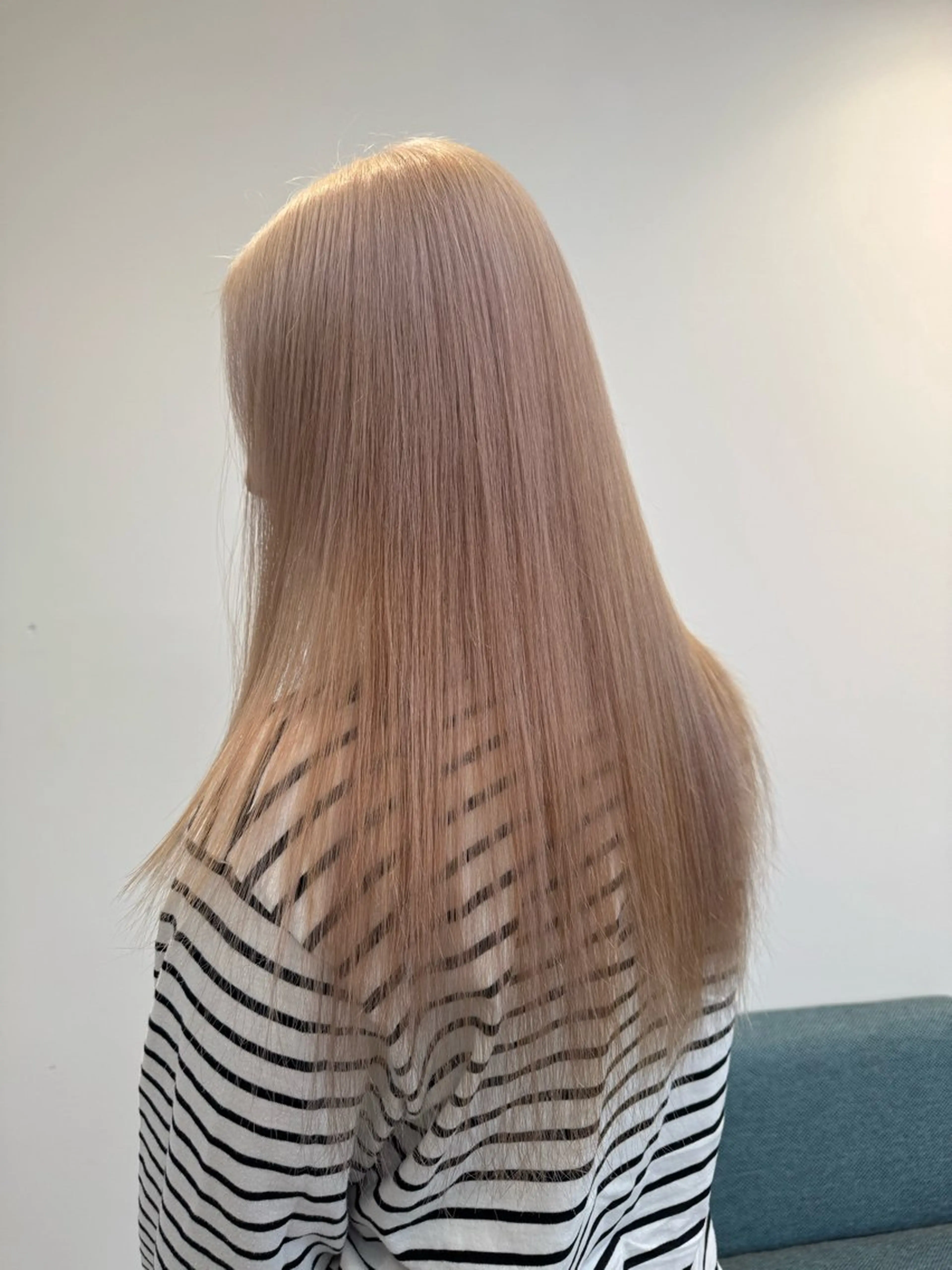 ロング カラー 切りっぱなしボブ バレイヤージュ ベージュカラー ブリーチ ブロンド ヘアカラー hono🐬カラー 特化/ハイトーンのヘアスタイル