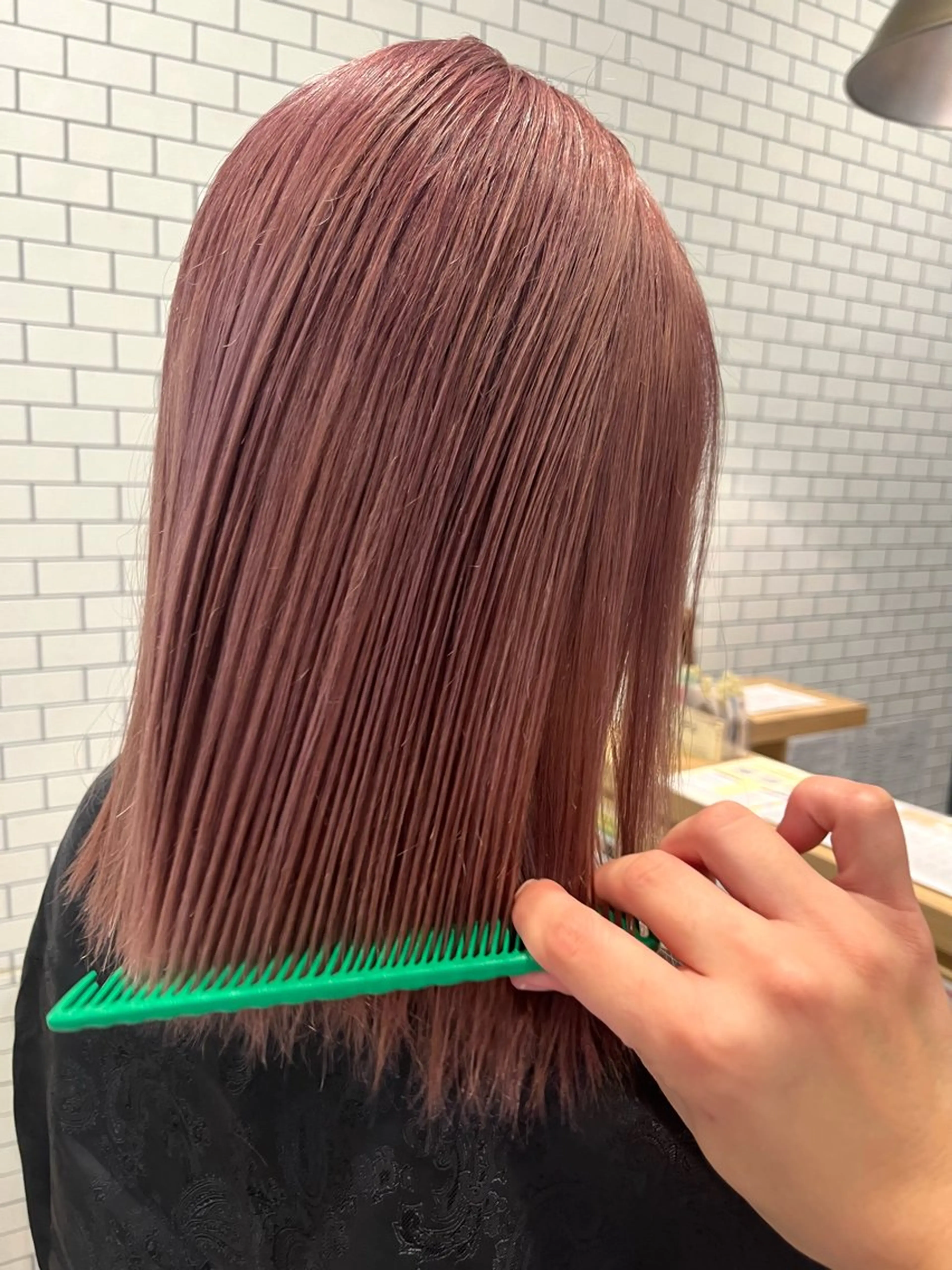 ミディアム カラー ベージュカラー ブリーチ ピンクカラー ピンクベージュ Yahiko ハイトーンのヘアスタイル