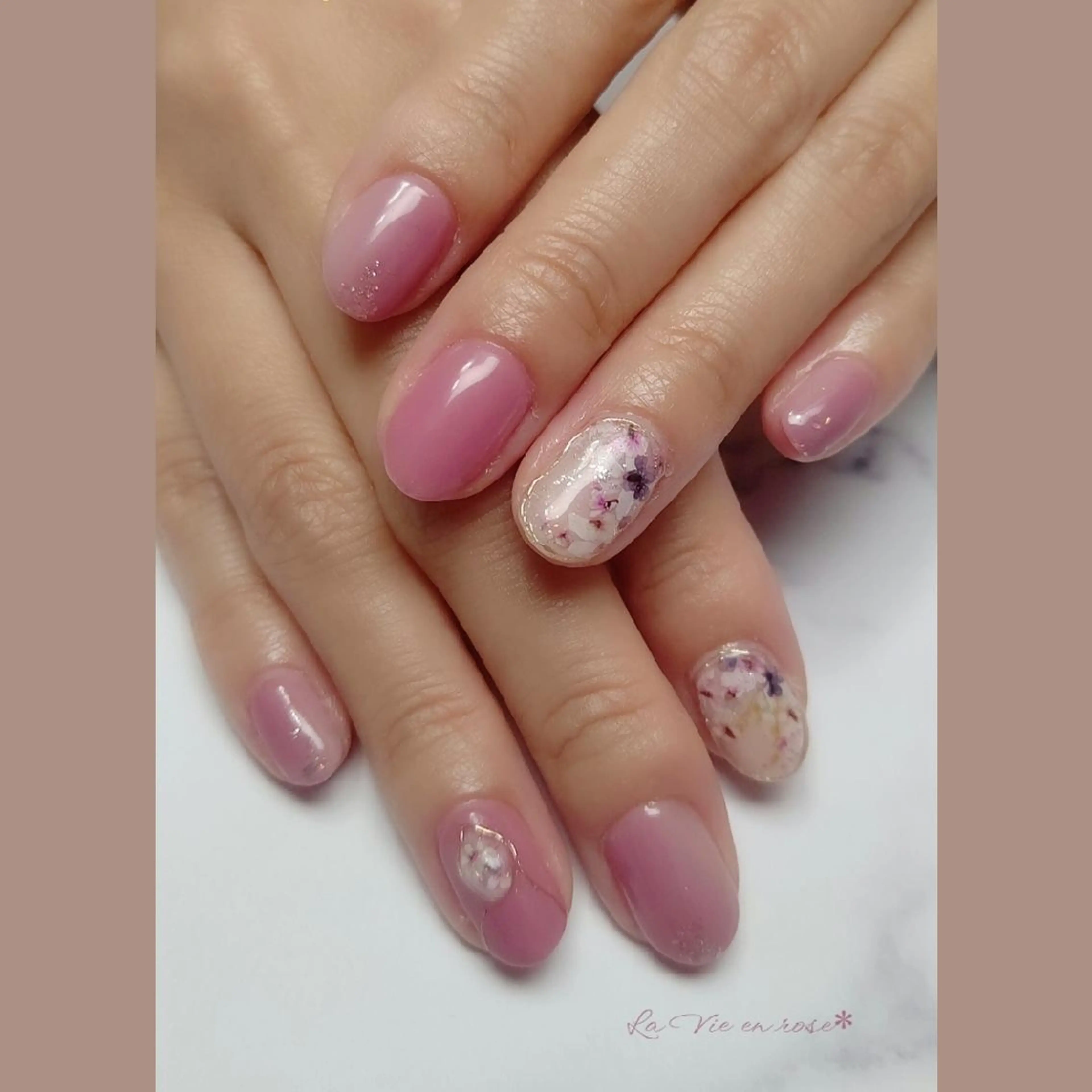 ネイル フラワーネイル グラデーション ラヴィアン ローズのネイルデザイン