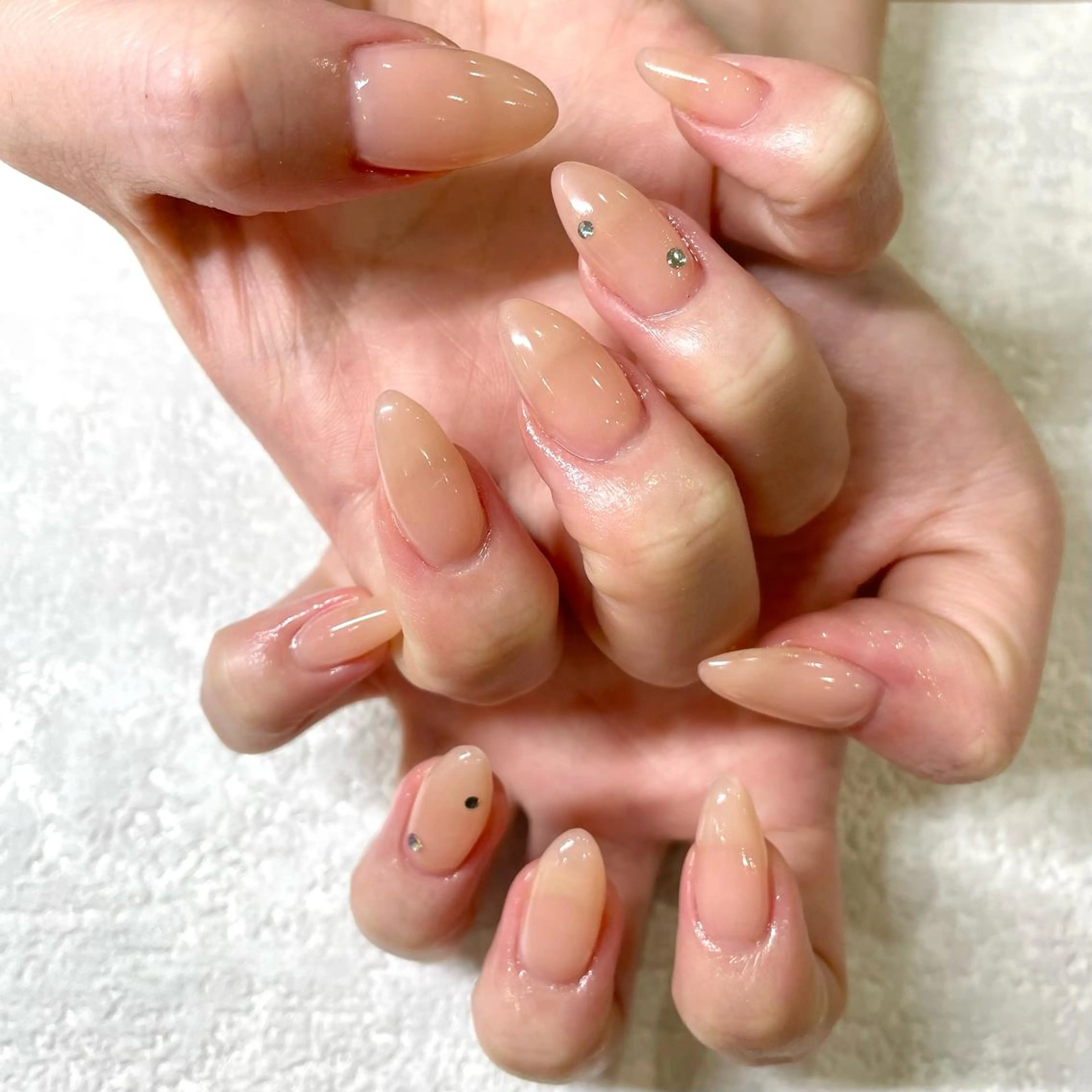 ネイル シンプルネイル ストーンネイル Lisia salonのネイルデザイン