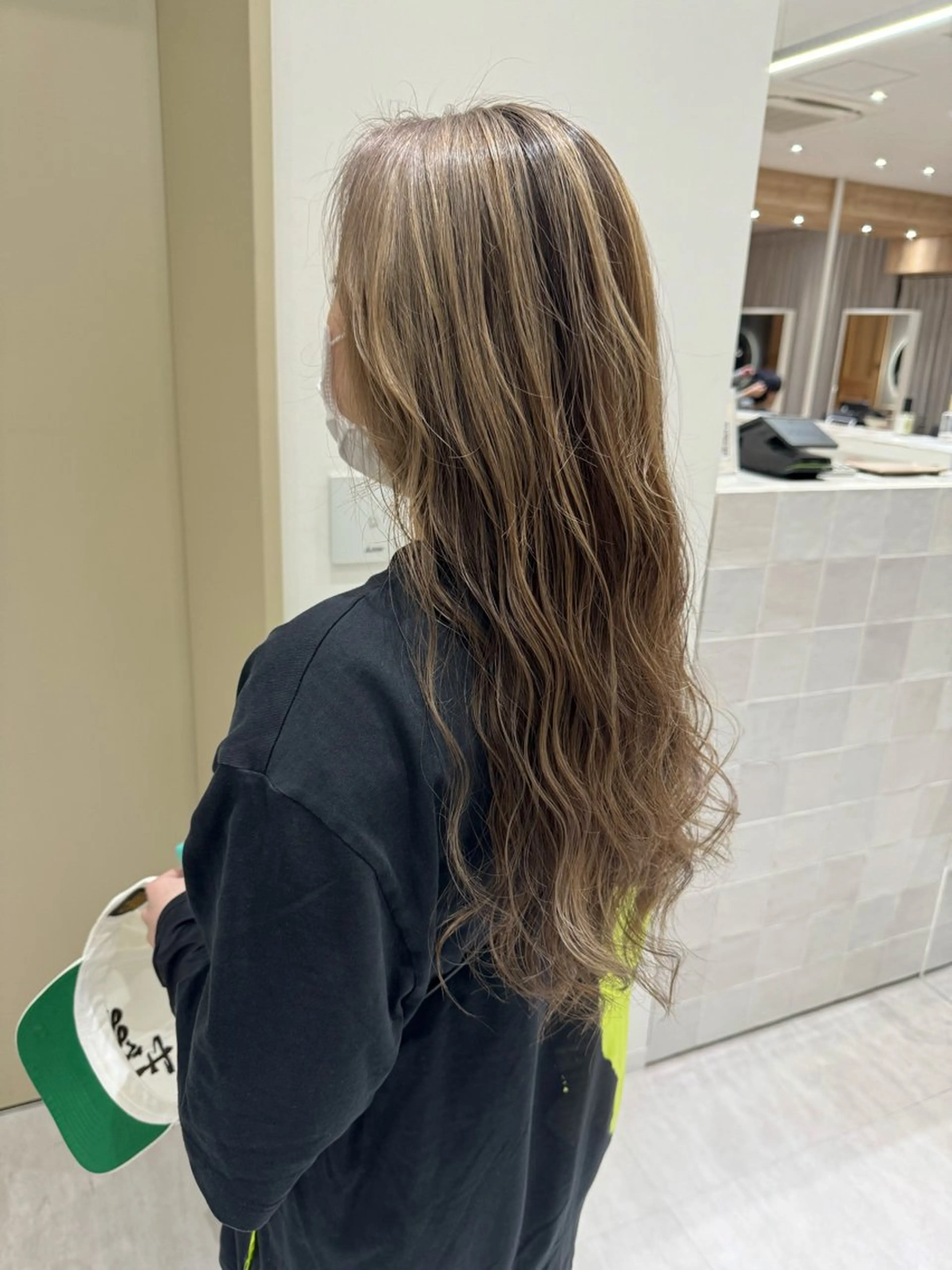 ロング カラー ミストバング ベージュカラー ダブルカラー  フェイスフレーミング ハイライトカラー ヘアカラー 透け 艶感カラー 顔周り 齊木 勇人のヘアスタイル