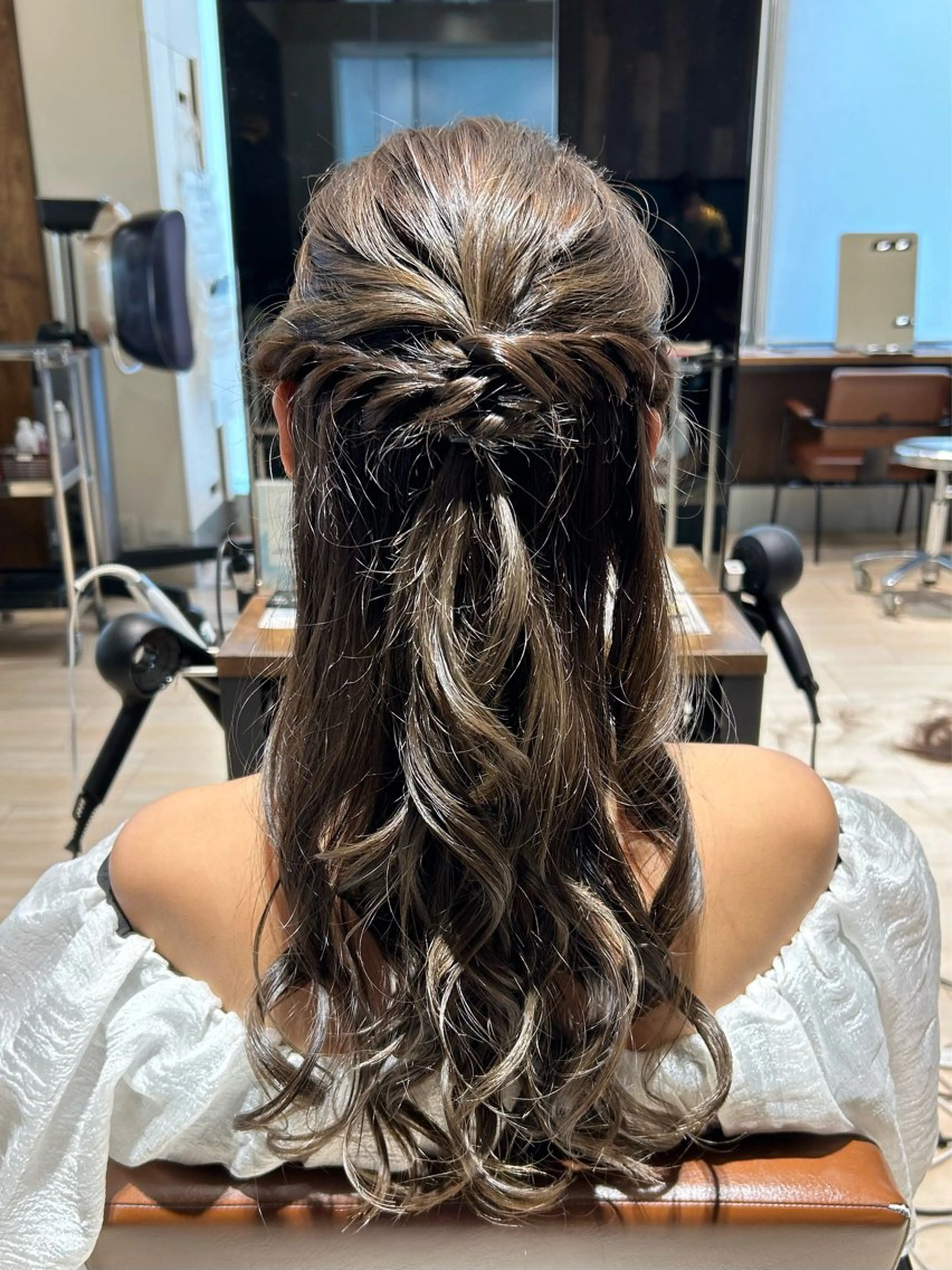 ロング カラー ヘアアレンジ ハーフアップ カット ヘアセット 髙木美緒🌿 ナチュラル/アレンジのヘアスタイル