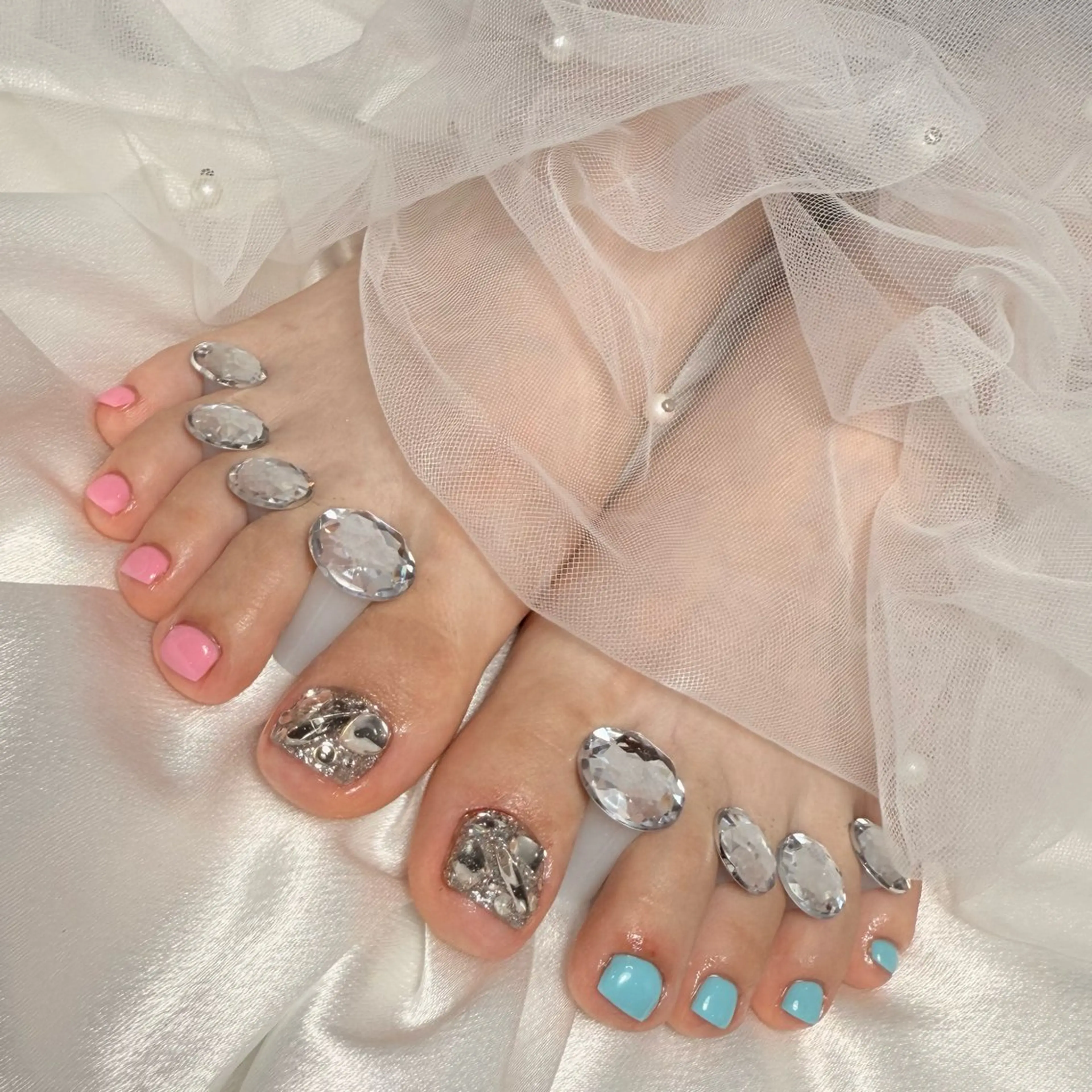 ネイル ブルー フットネイル キラキラネイル ミラーネイル ピンク フットネイル LAMB所属・🌹Belle Nail🌹のネイルデザイン