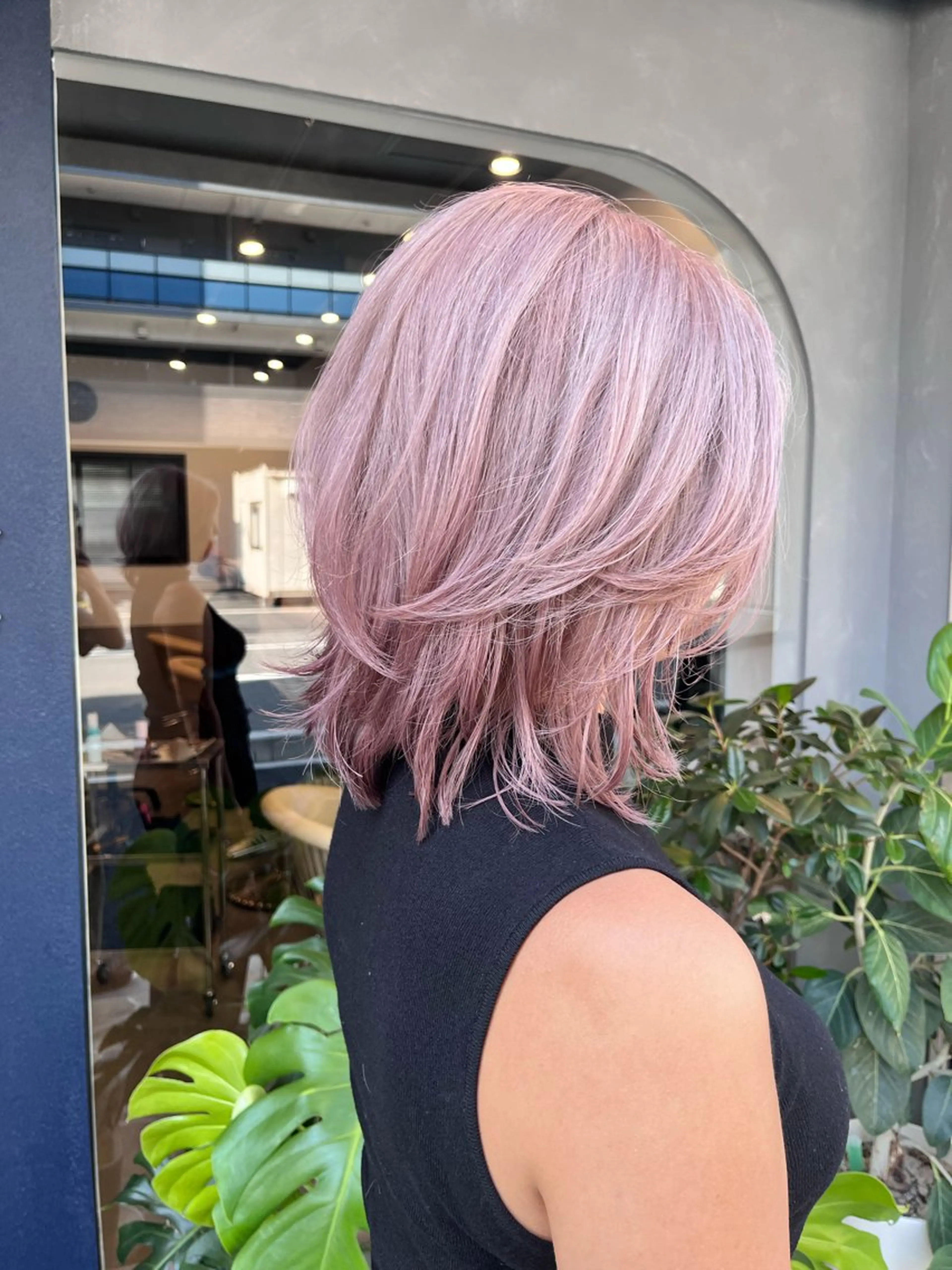 ミディアム カラー ミディアムレイヤー ピンクカラー ホワイトピンク レイヤーカット カット ヘアカラー トリートメント dogstar小林諒 レイヤー/ブリーチのヘアスタイル
