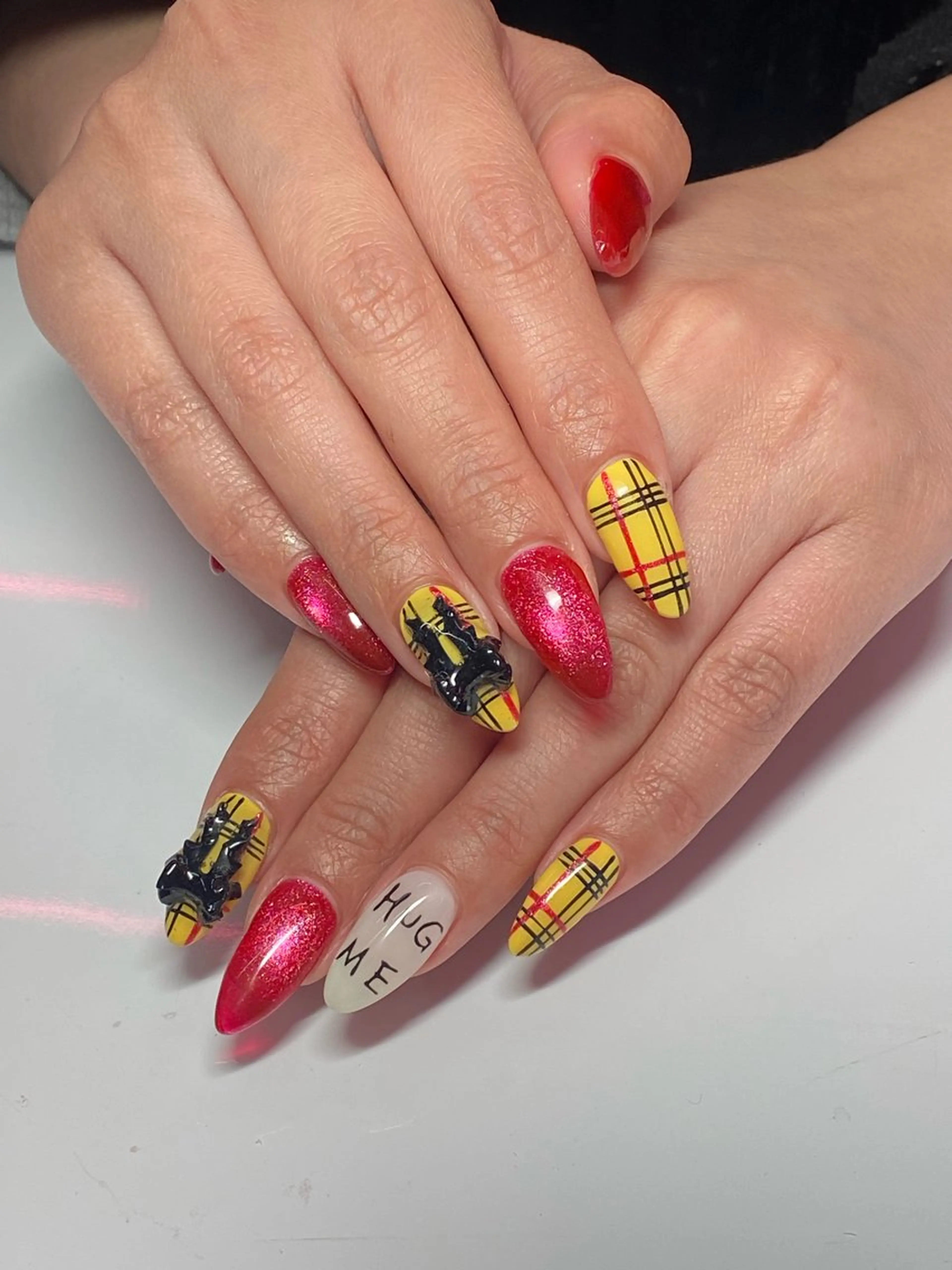 ネイル ジェルネイル 赤色 リボン ハンドネイル yuuka/池袋 🌙WOLTOKYOのネイルデザイン