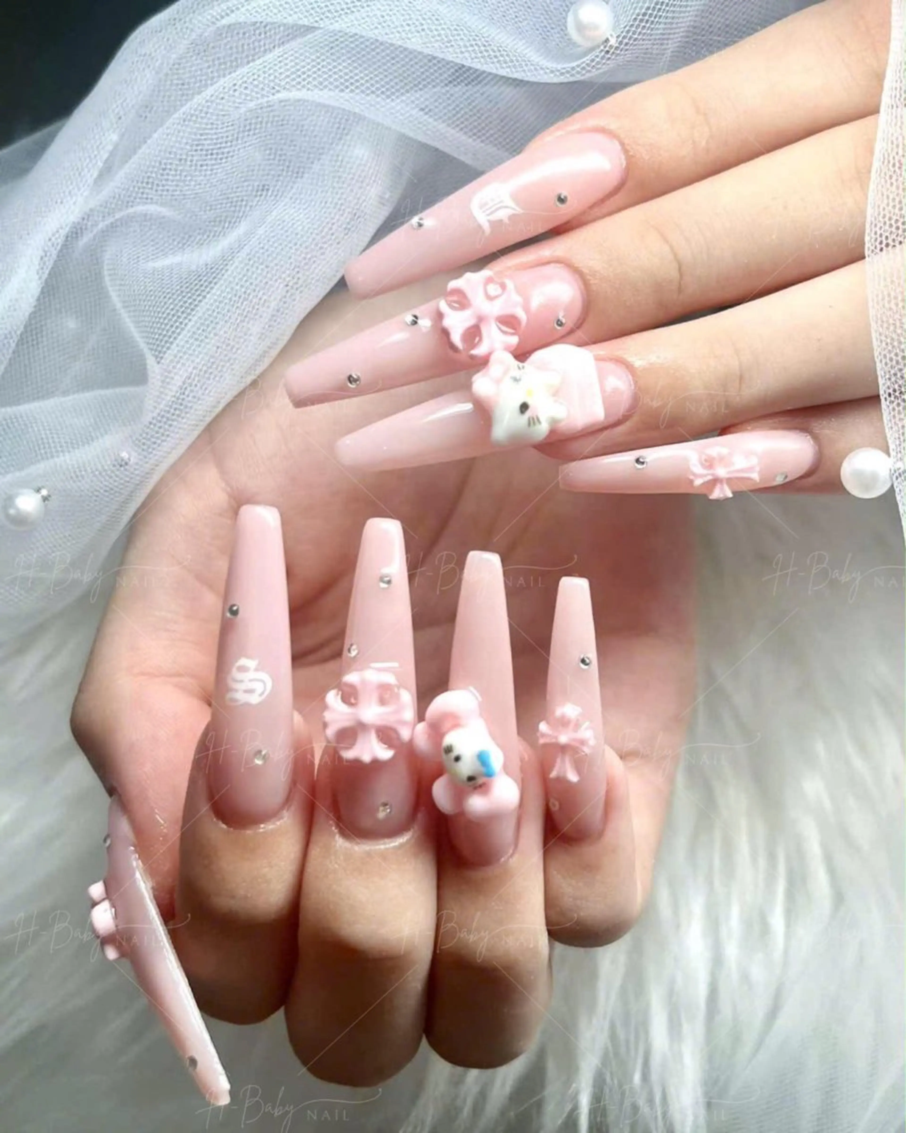 ネイル オーロラネイル フレンチネイル ジェルネイル ハロウィン キラキラネイル ハンドネイル H.baby Nail Salonのネイルデザイン